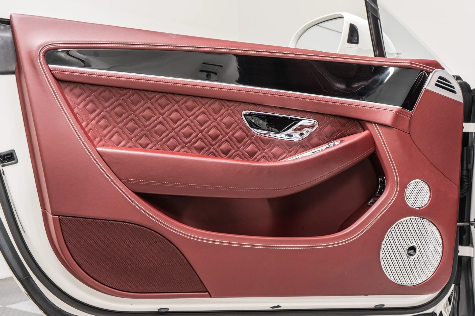 mph040_2681713676_Used_2020_Bentley_Continental_GTC_V8_Mulliner_Front_Seat_Comfort_Specifications_Naim_Audio_1786125388_c2dbd18251