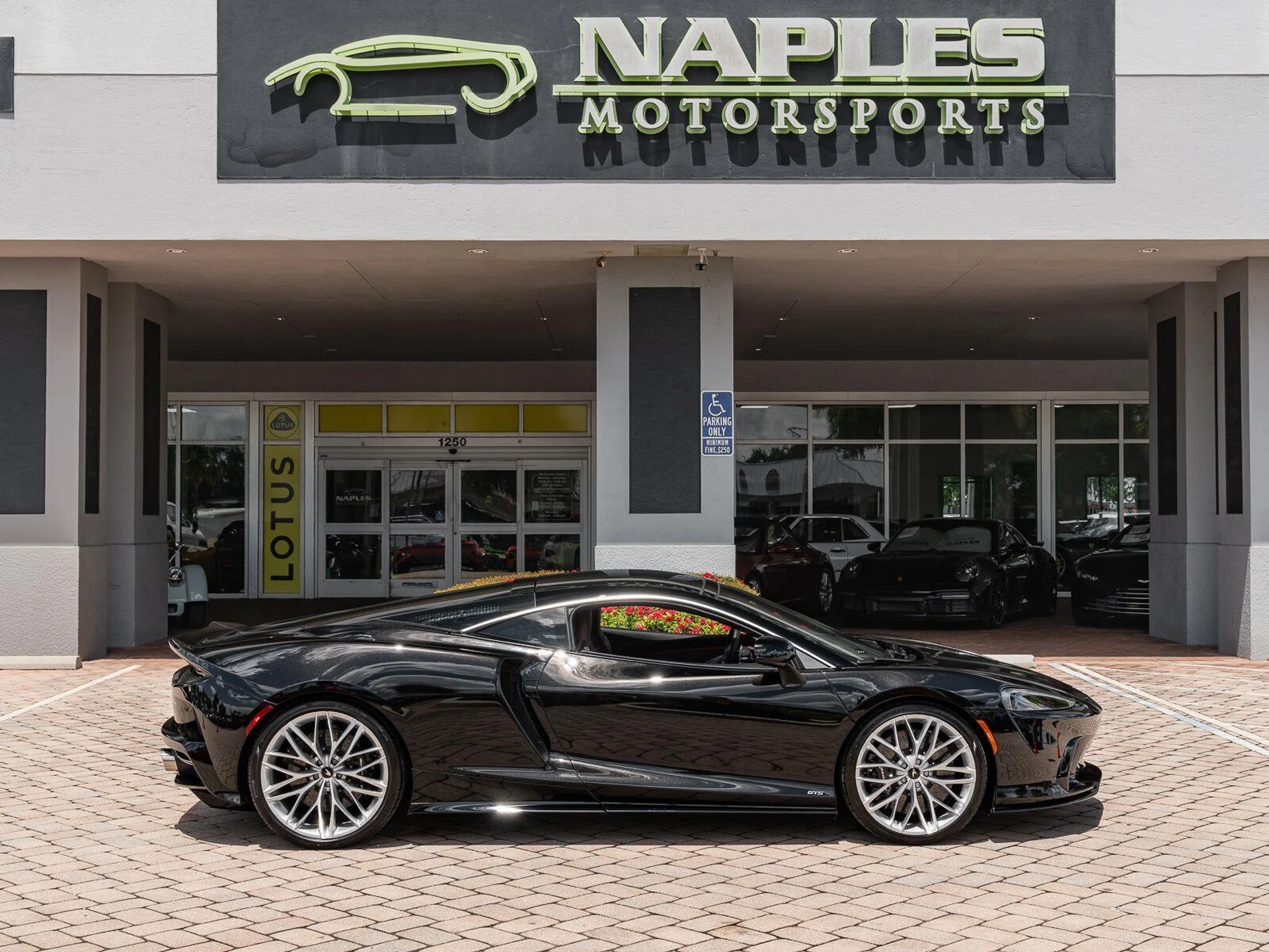 mph040_2682637442_Used_2025_Mc_Laren_GTS_Performance_1784923338_ffb827838b