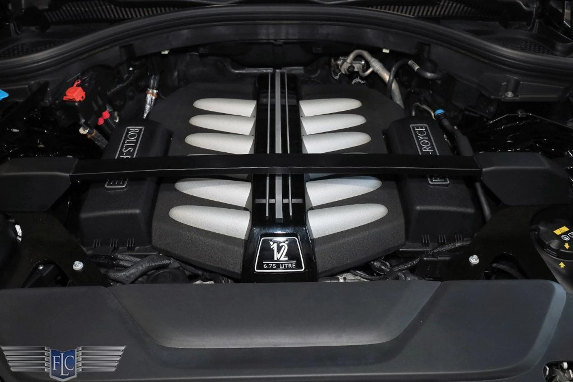 mph040_2691499703_used_2019_rolls_royce_cullinan_sportutility_9689_22937203_41_1024_23d73118ba