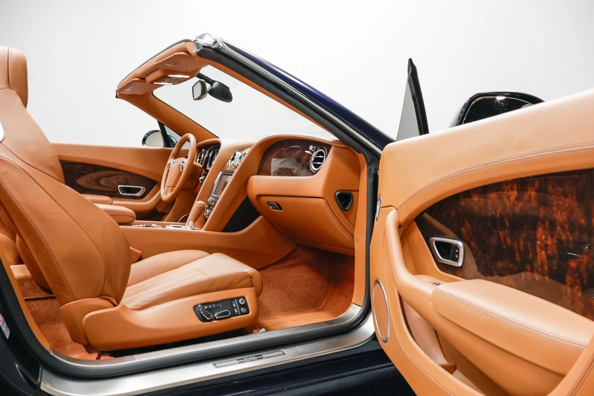 mph040_2697307032_Used_2013_Bentley_Continental_GTC_1761057953_70c908b565