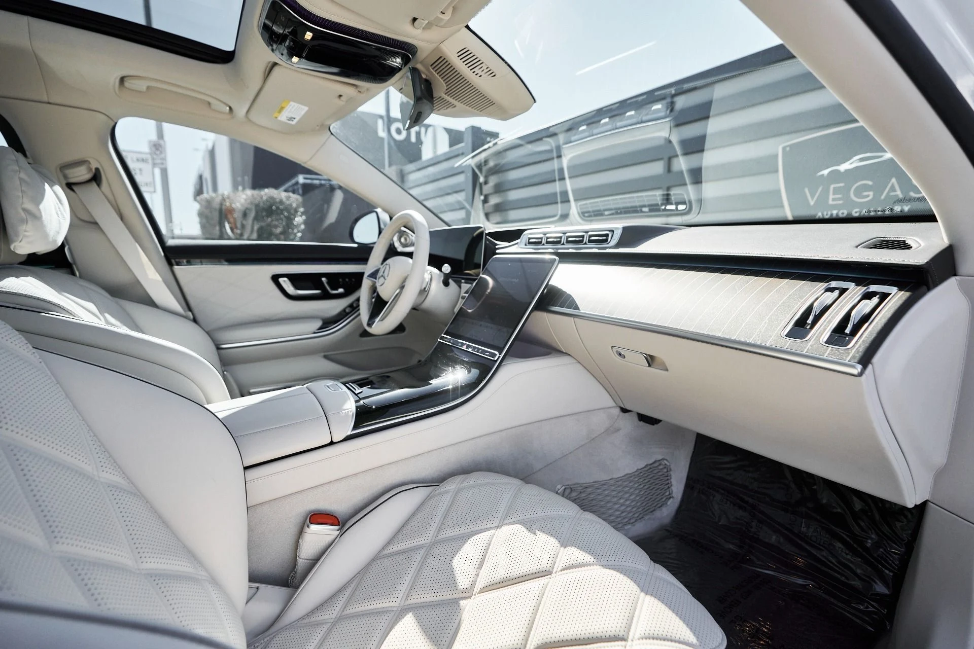 mph040_2702855706_Used_2025_Mercedes_Benz_S_Class_Maybach_S_680_1761611102_d056285cb0