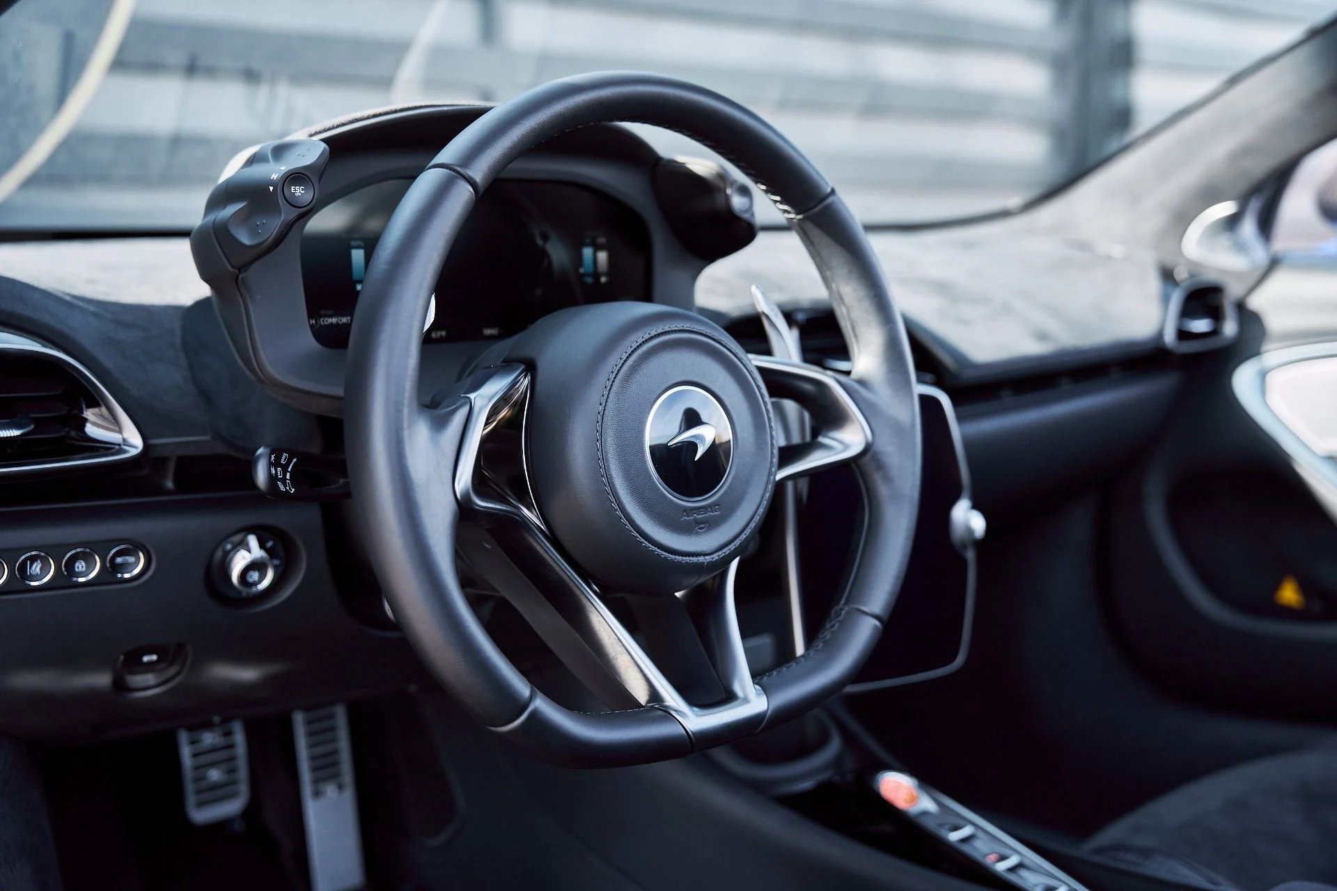 mph040_2712753576_Used_2025_Mc_Laren_Artura_1769567645_6d198ed76b