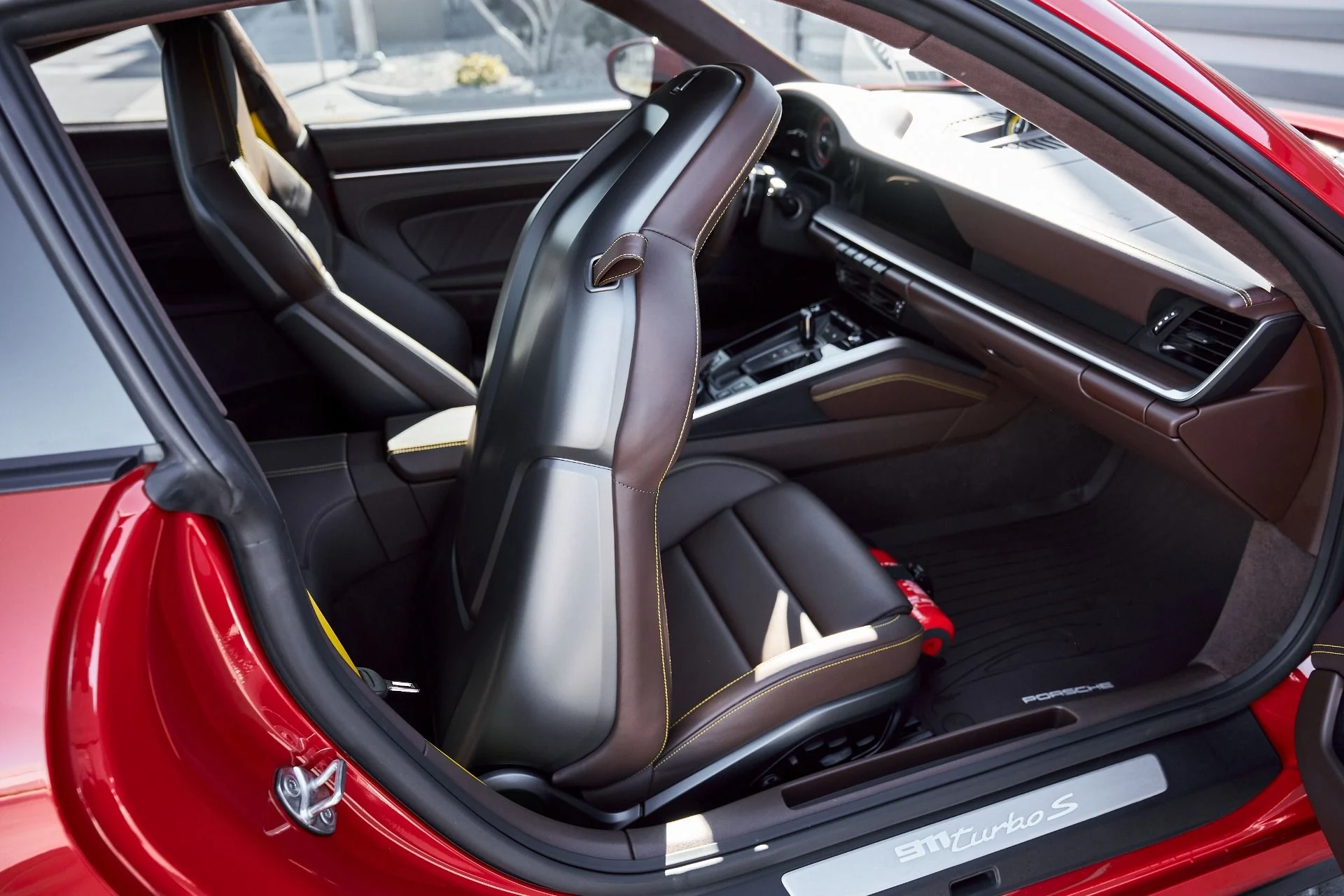 mph040_2724163470_Used_2021_Porsche_911_Turbo_S_1768616657_fb9a947311