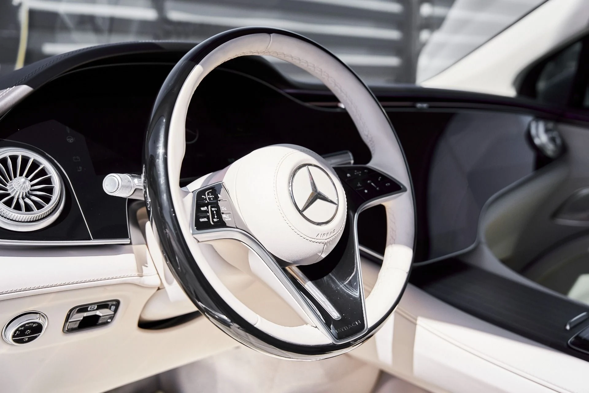 mph040_2741107668_Used_2025_Mercedes_Benz_EQS_Maybach_EQS_680_1773365841_eb6a50a8eb