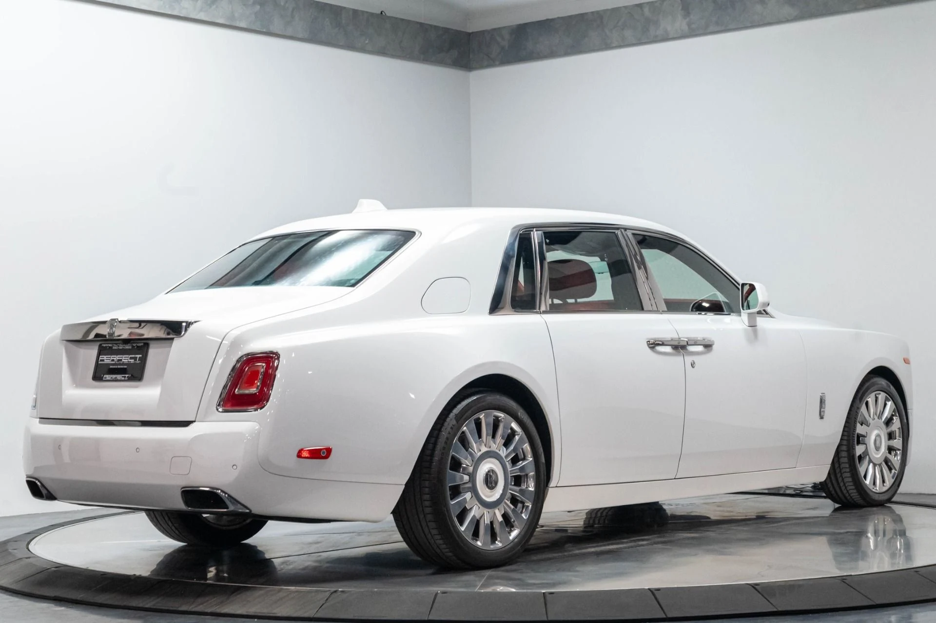 mph040_2766192290_Used_2019_Rolls_Royce_Phantom_1787168421_1e4796ed3e