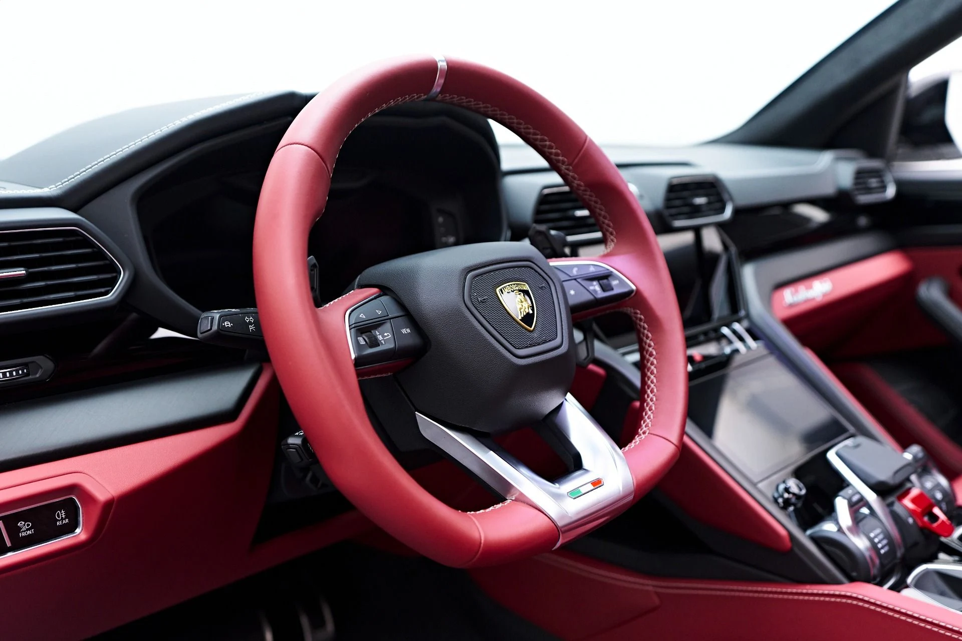 mph040_2767198577_Used_2024_Lamborghini_Urus_S_1751401874_ad64a63f05