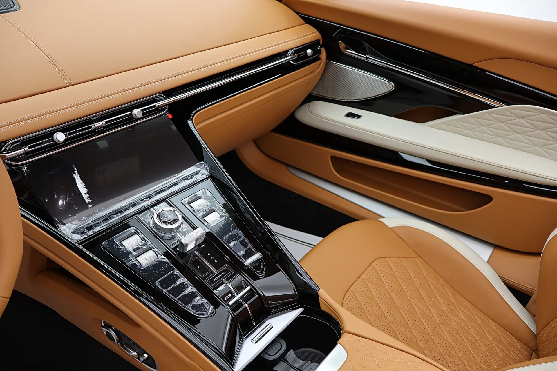 mph040_2772949055_New_2026_Aston_Martin_DB_12_Volante_f6abd8892b