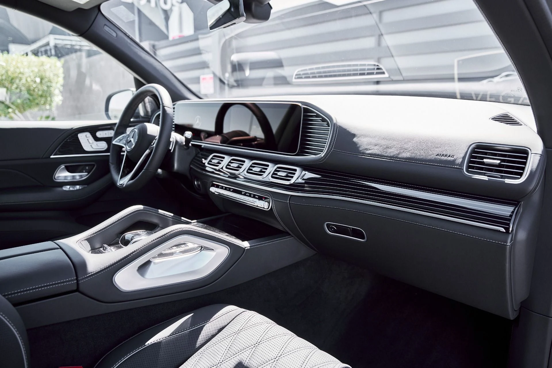 mph040_2781134546_Used_2026_Mercedes_Benz_GLS_Maybach_GLS_600_1776125311_9c3092210d