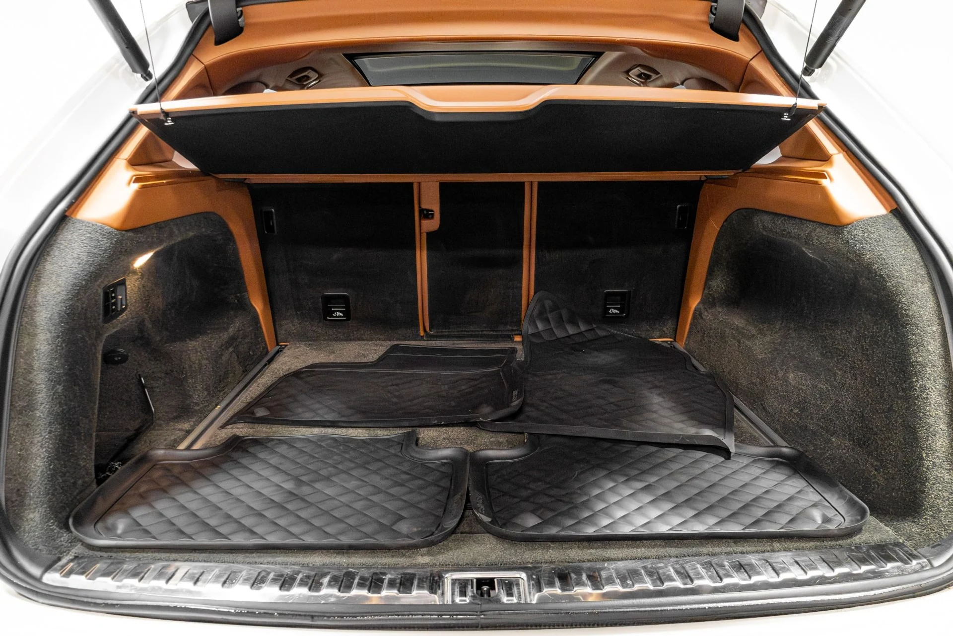 mph040_2804837096_Used_2019_Bentley_Bentayga_V8_1771459975_6faae1bfbd