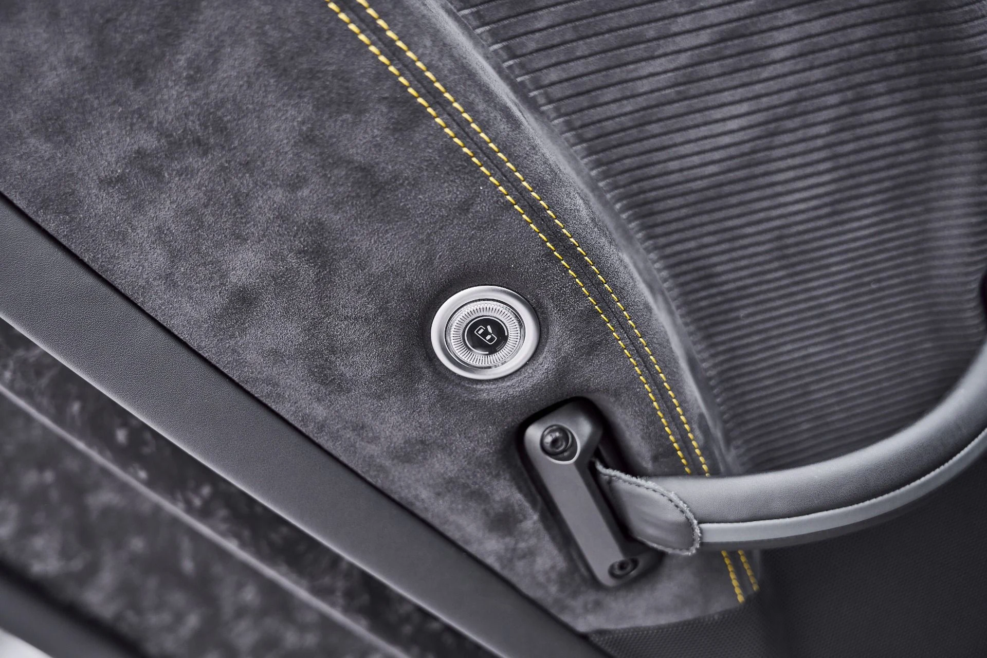 mph040_2806025937_Used_2024_Maserati_MC_20_Base_1772679301_dae940777e