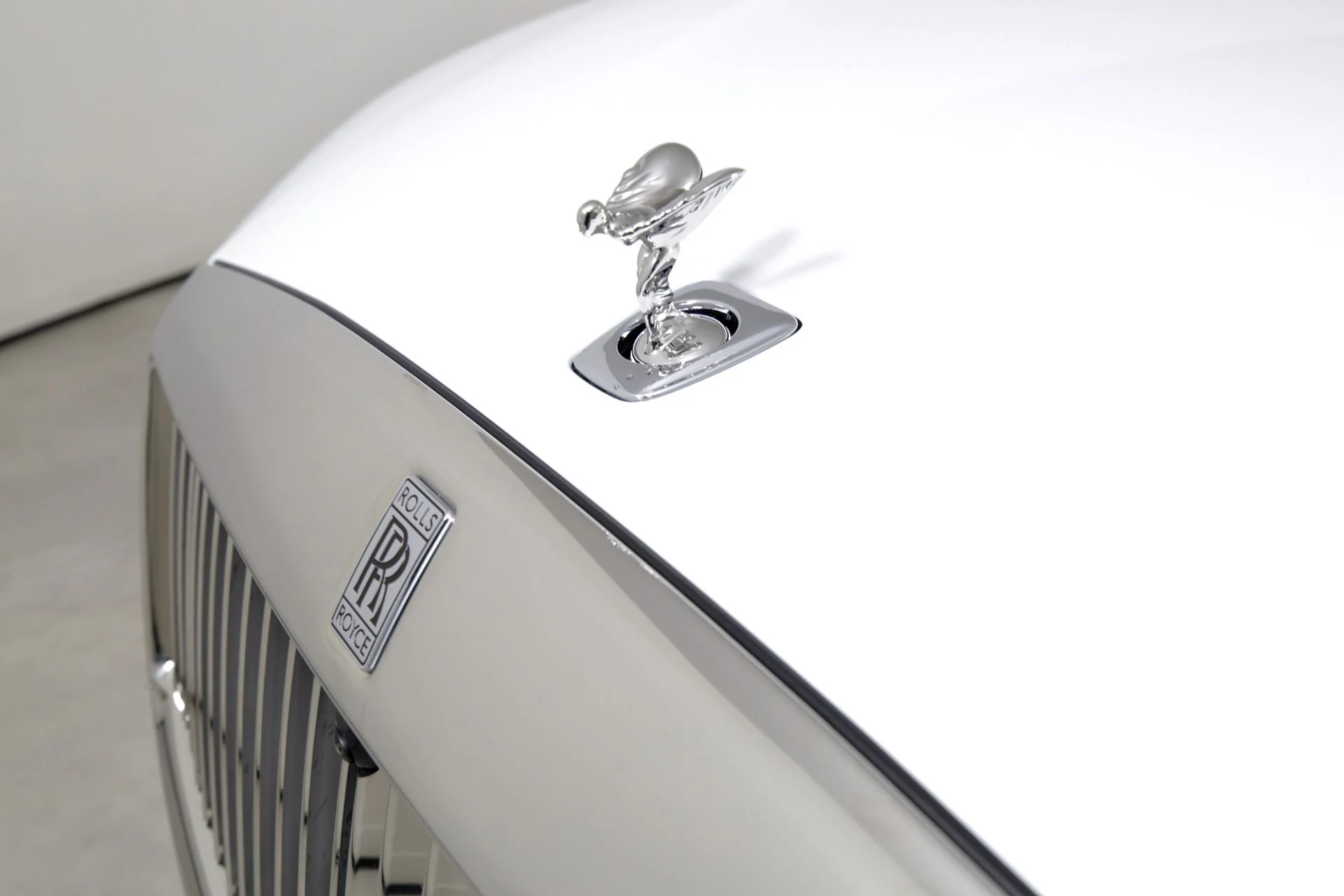 mph040_2819699846_Used_2024_Rolls_Royce_Spectre_1711139592_a5d2bd012b