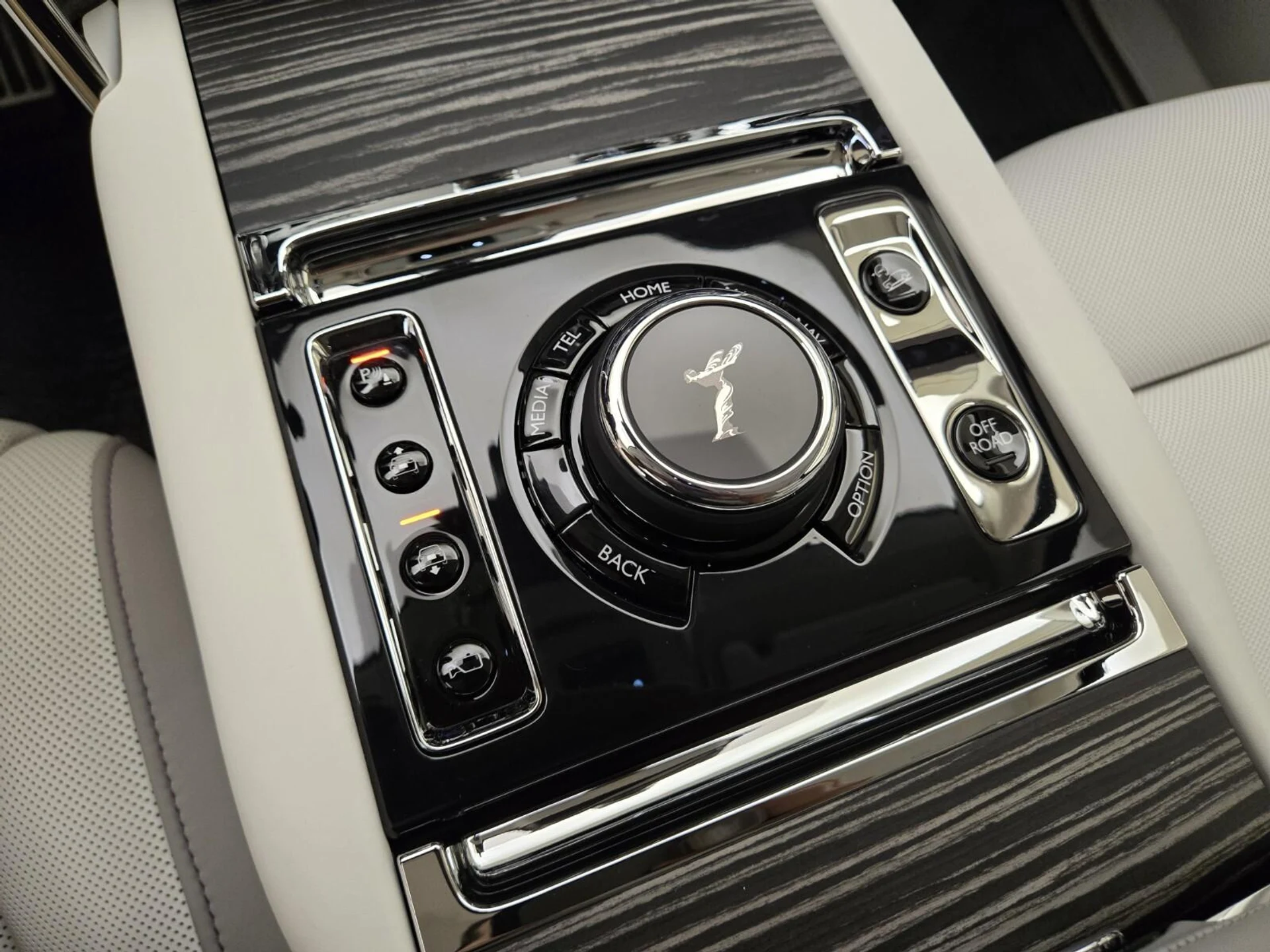 mph040_2834247432_New_2026_Rolls_Royce_Cullinan_1760421202_7e5ee16c27