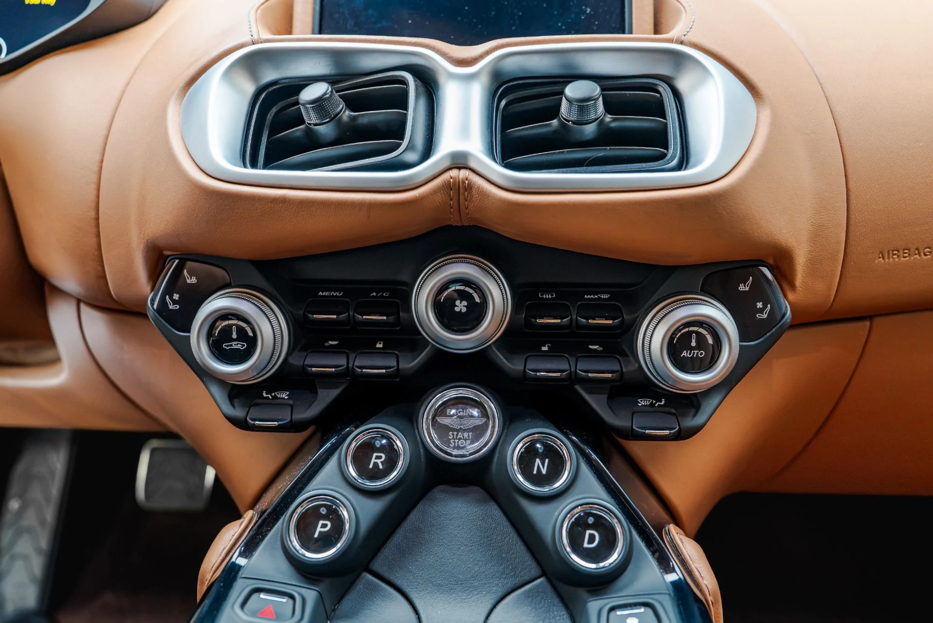 mph040_2853238933_Used_2019_Aston_Martin_Vantage_1793290970_2a106bc55e