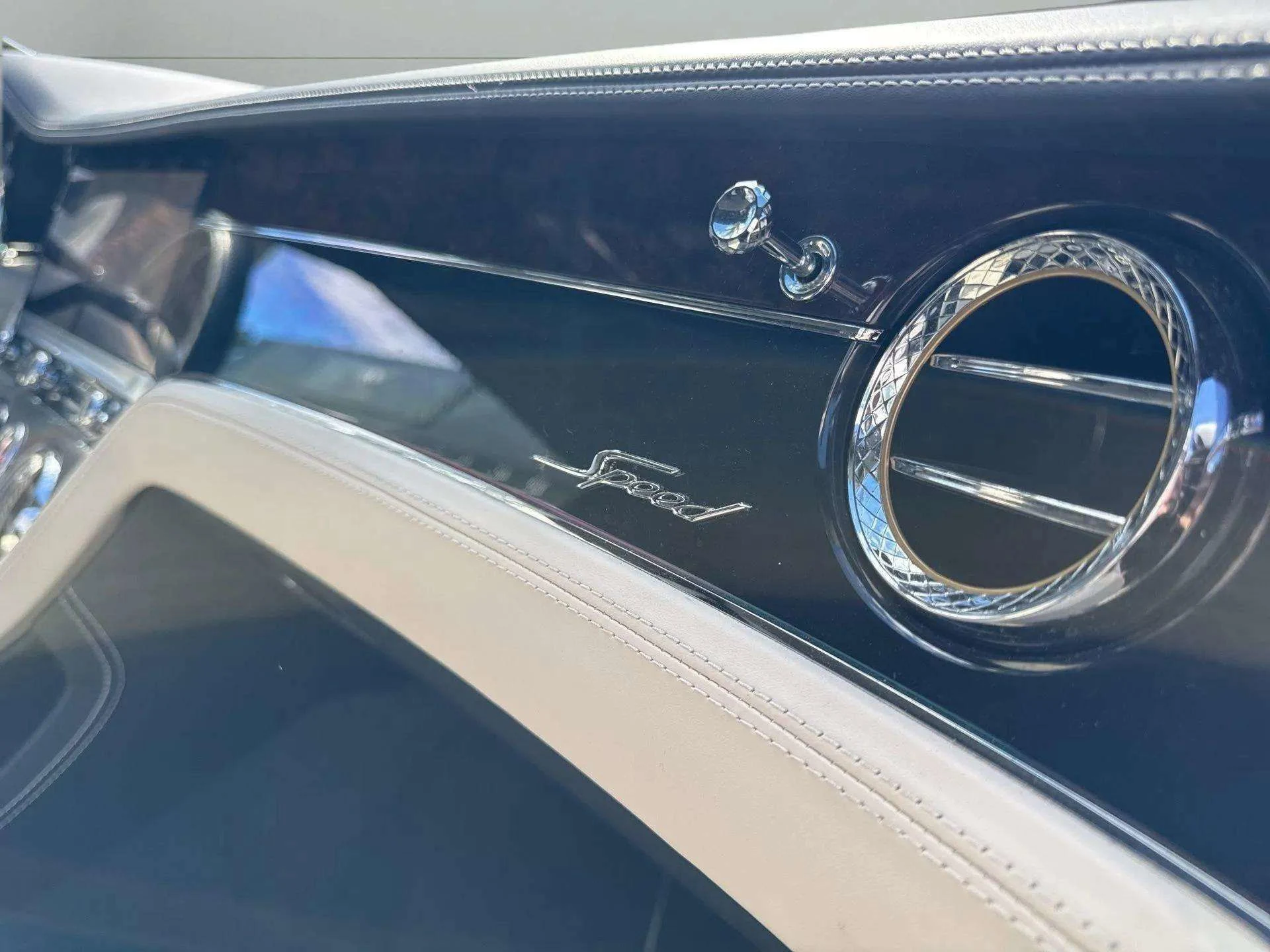 mph040_2856434898_03f7c48f2aa8488c94c924f53e6f2bc4_1b37022de1