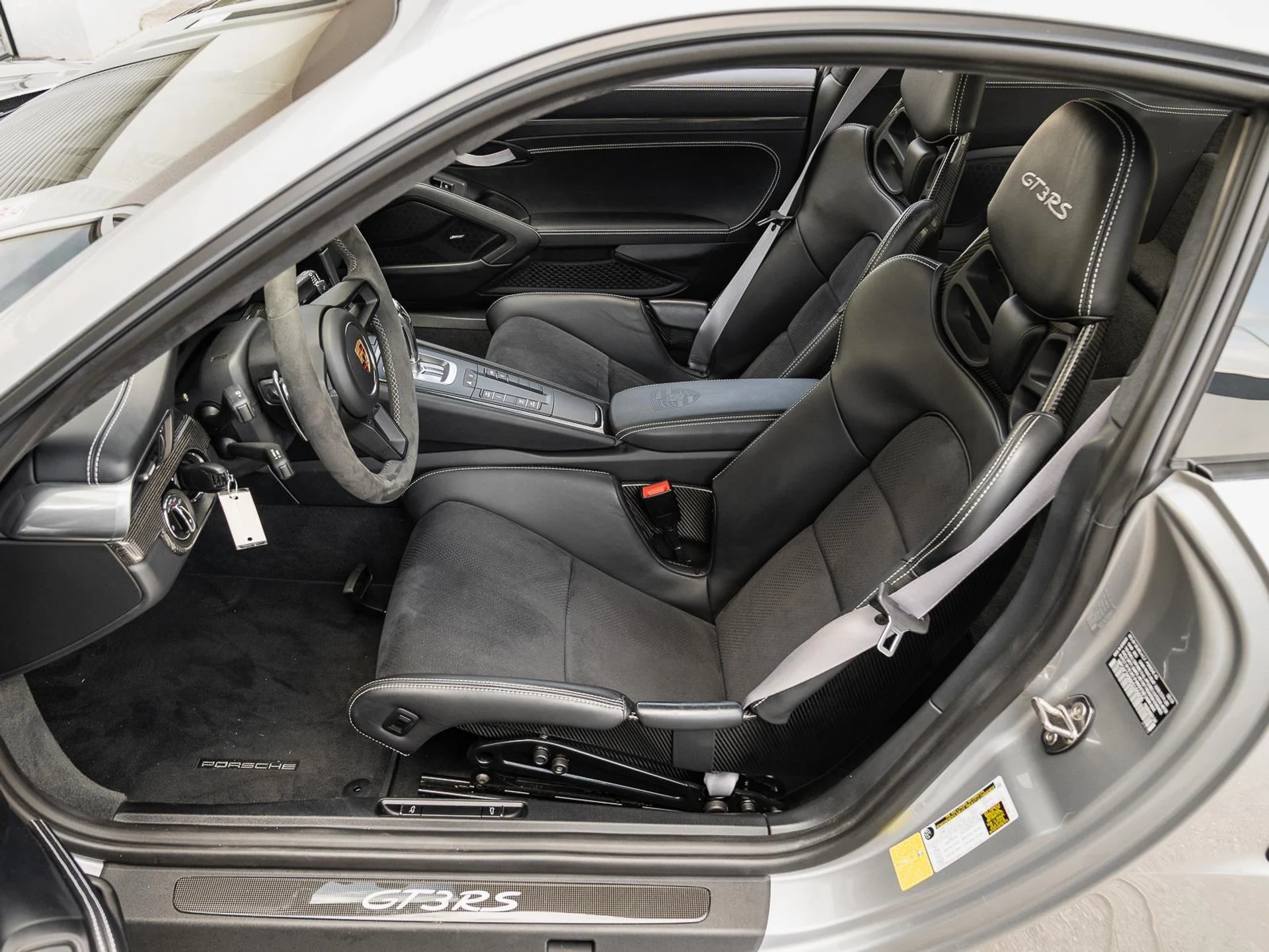 mph040_2905575691_Used_2019_Porsche_911_GT_3_RS_1771496245_abde4d3f83