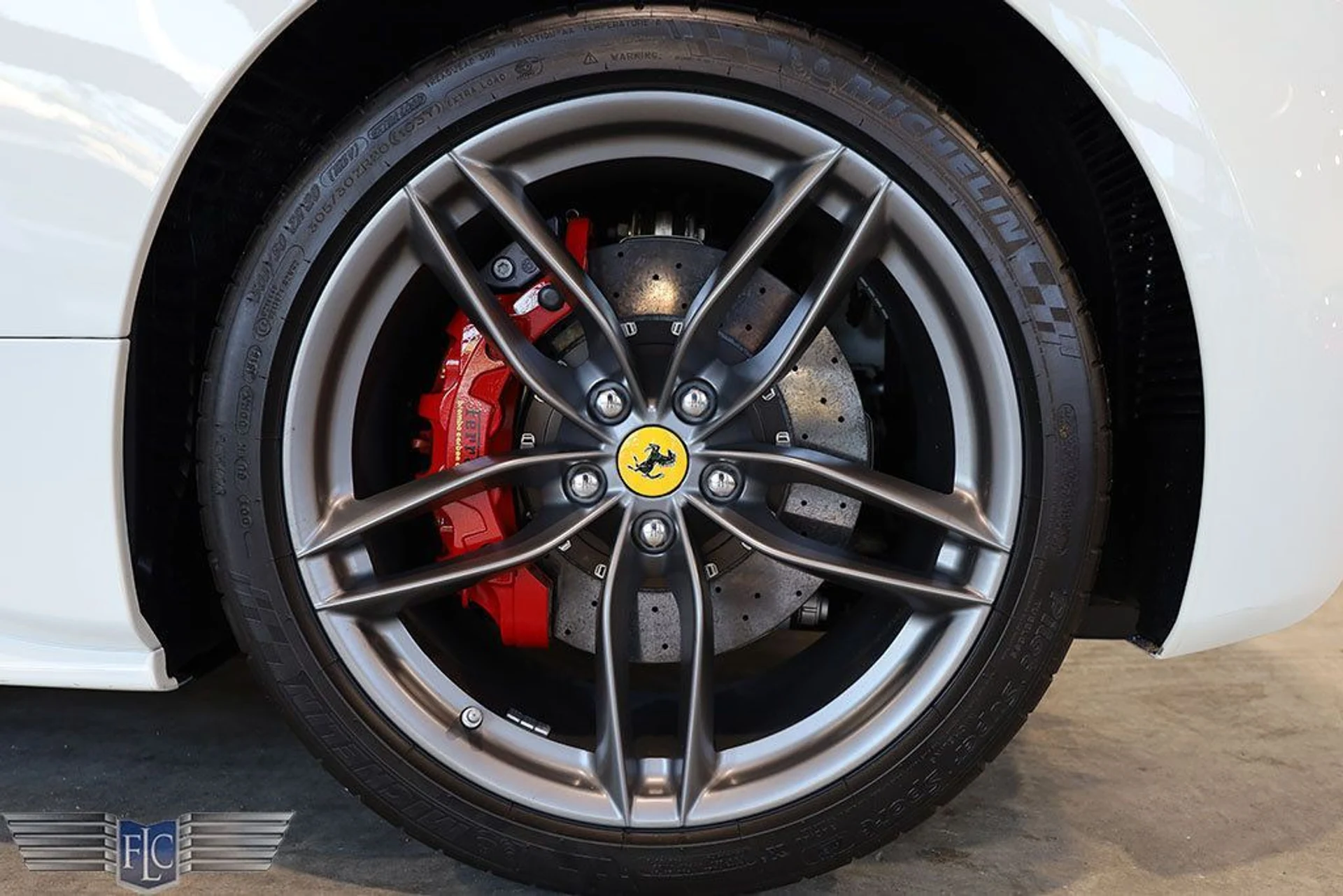 mph040_2917558220_used_2019_ferrari_488_spider_convertible_9689_22223327_41_1024_16fb92b6ff