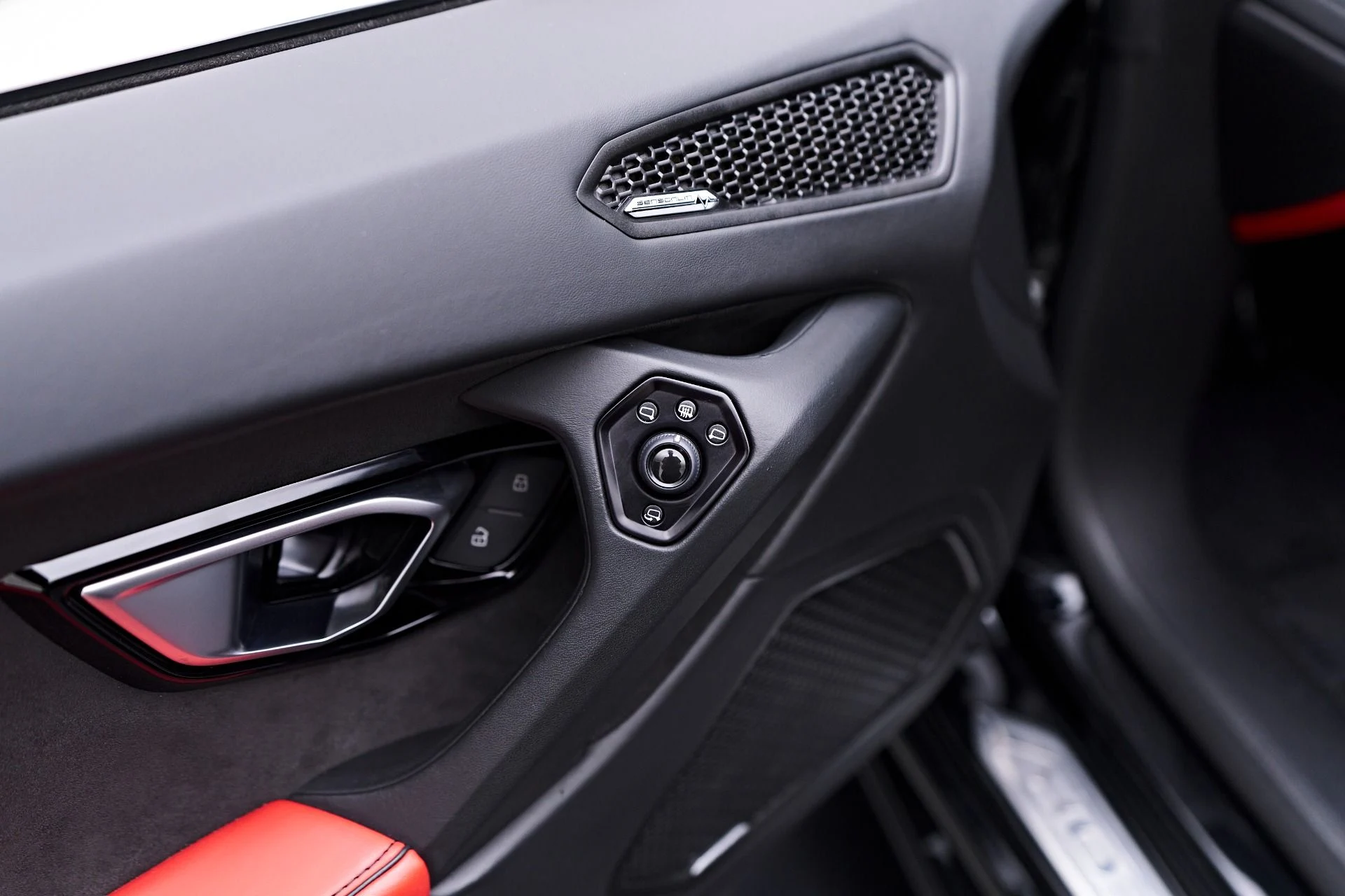 mph040_2920670063_Used_2022_Lamborghini_Huracan_EVO_Base_1752781637_214deb3a6e