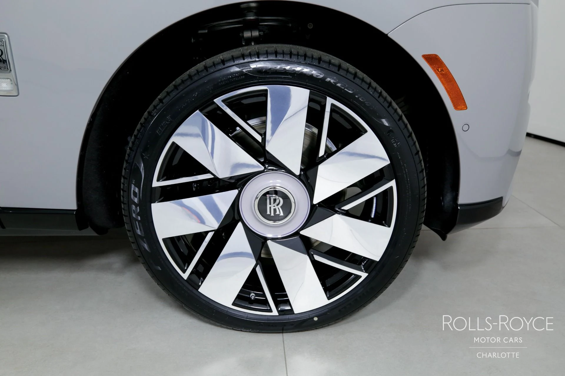 mph040_2927870091_Used_2025_Rolls_Royce_Cullinan_1734039433_6b8916a0ca