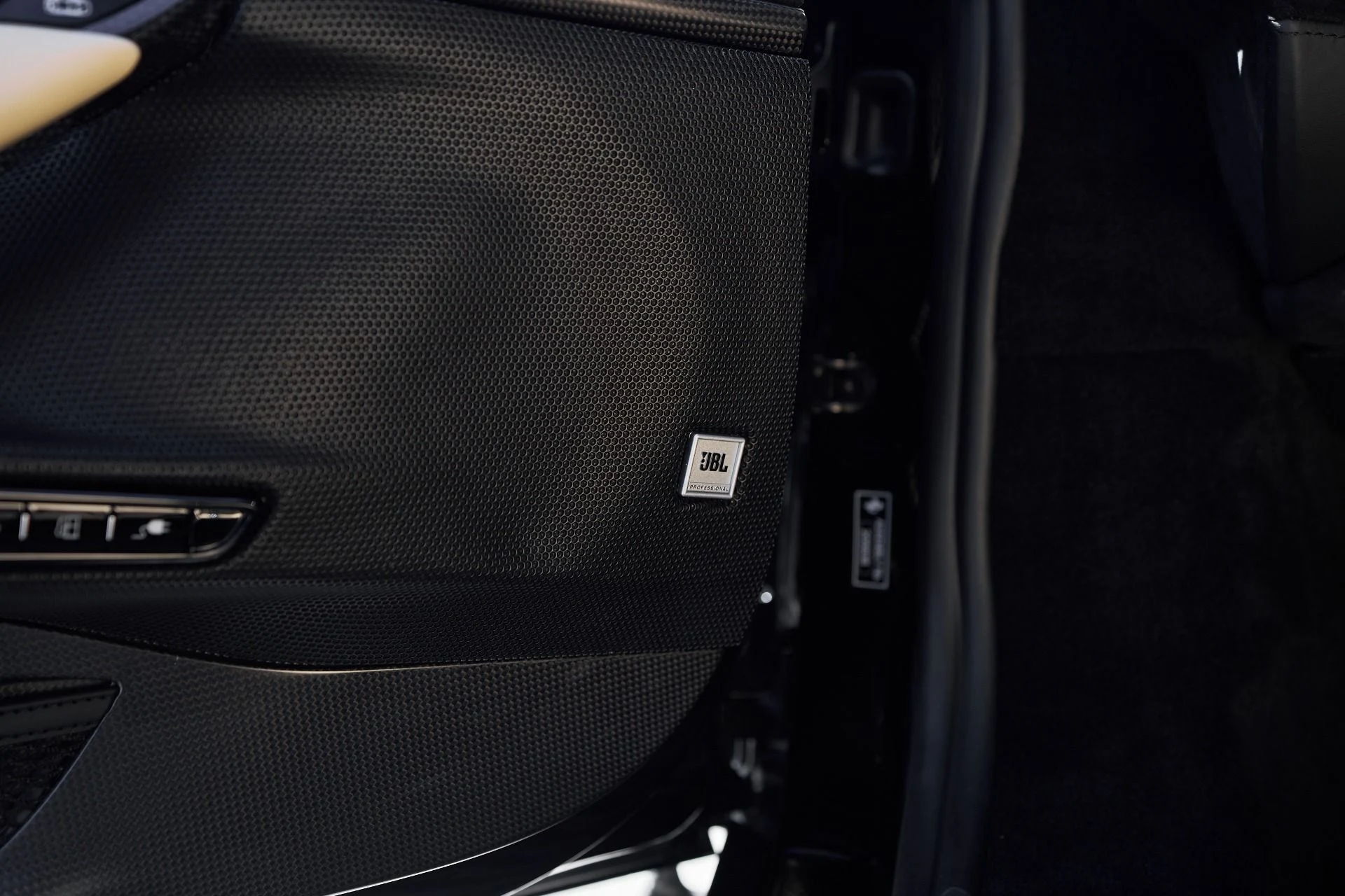 mph040_2935696344_Used_2022_Ferrari_SF_90_Stradale_Base_1760227005_efff118c53