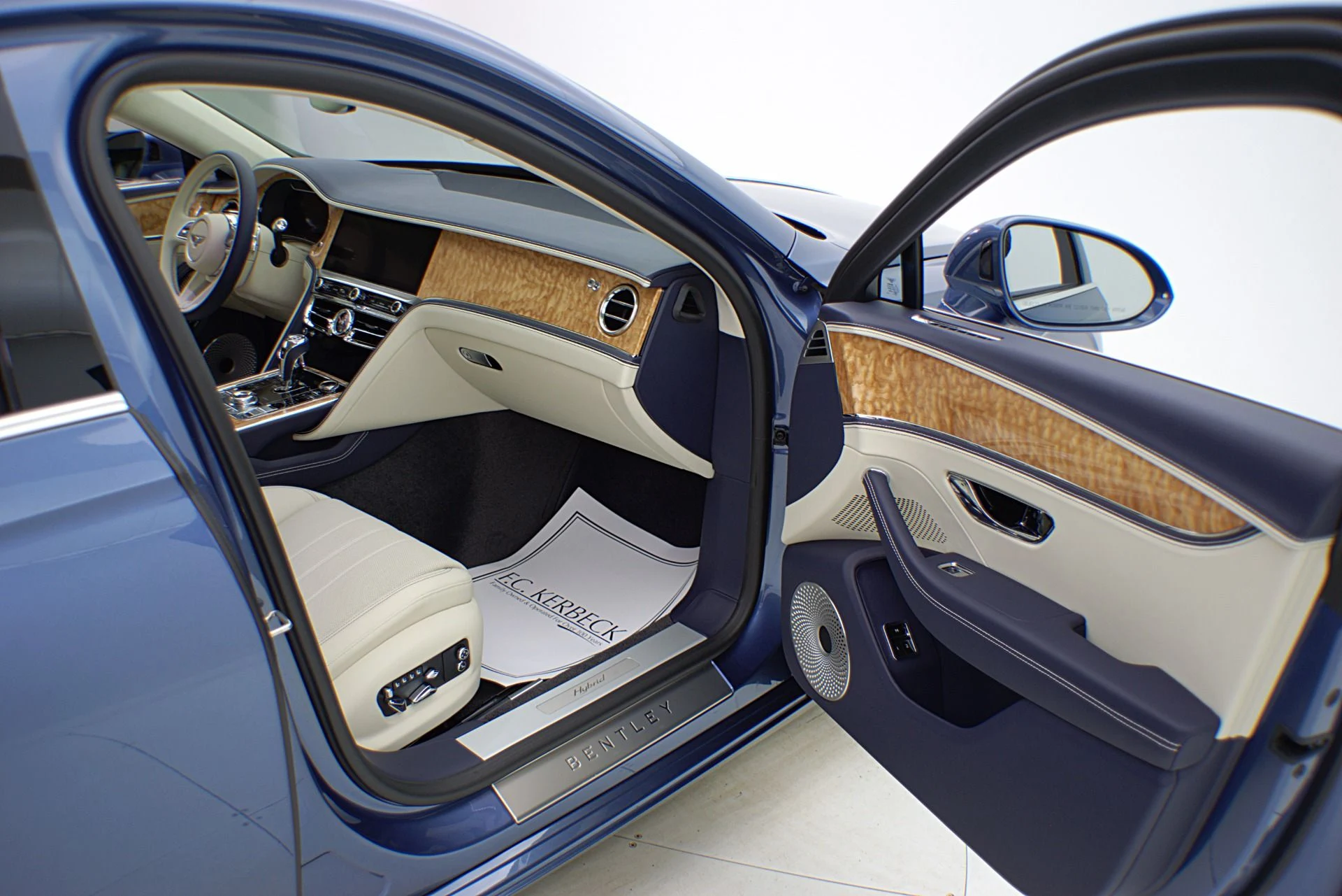 mph040_2947006112_Used_2022_Bentley_Flying_Spur_Hybrid_77cf602482