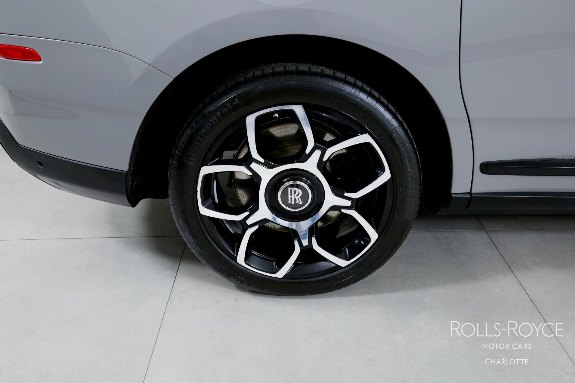 mph040_2951679803_Used_2024_Rolls_Royce_Black_Badge_Cullinan_1765396280_13cd620f45