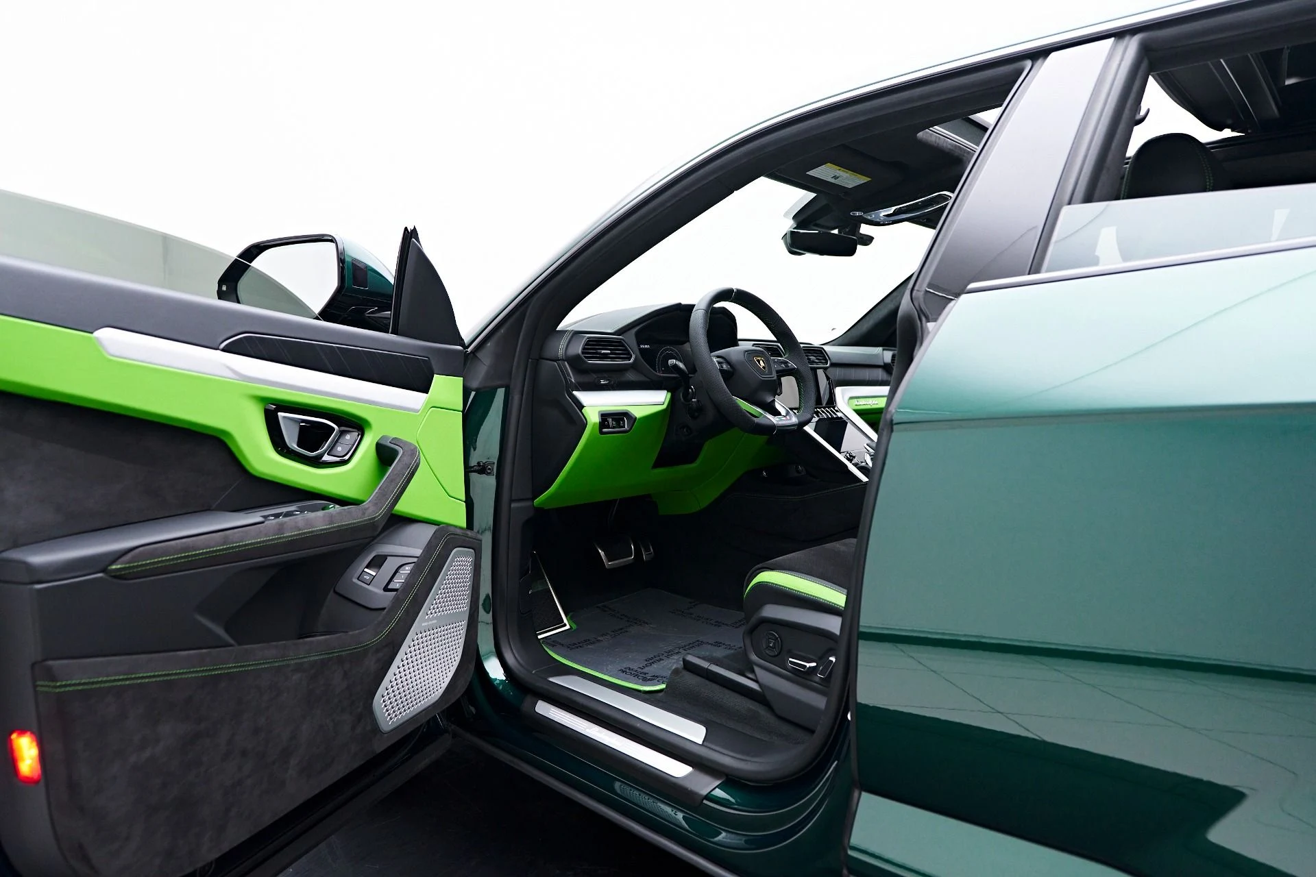 mph040_2954586130_Used_2024_Lamborghini_Urus_S_1749338385_fc784f5f05