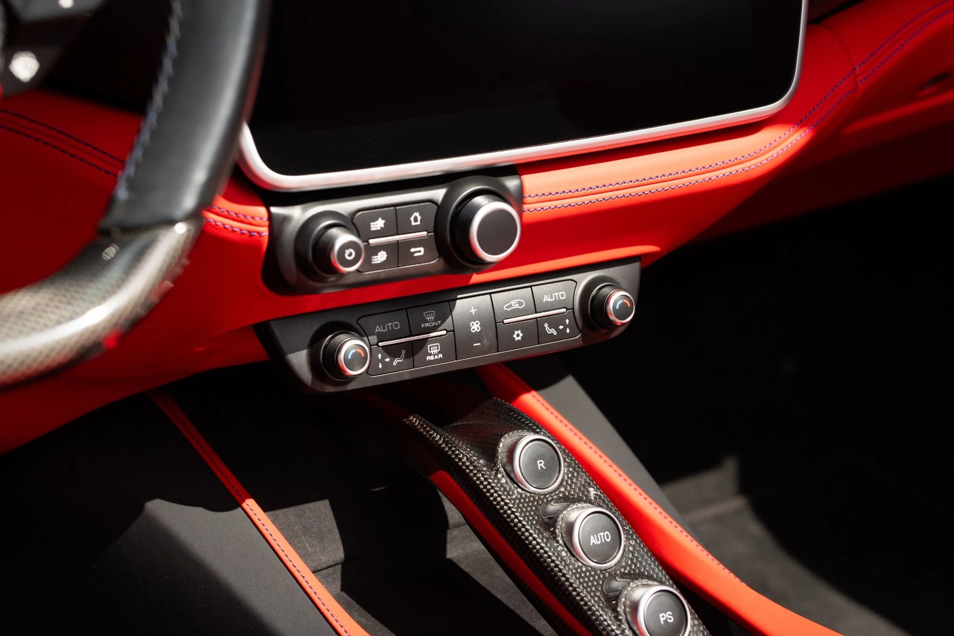 mph040_2957037855_Used_2019_Ferrari_Portofino_1780888386_3b38f83319