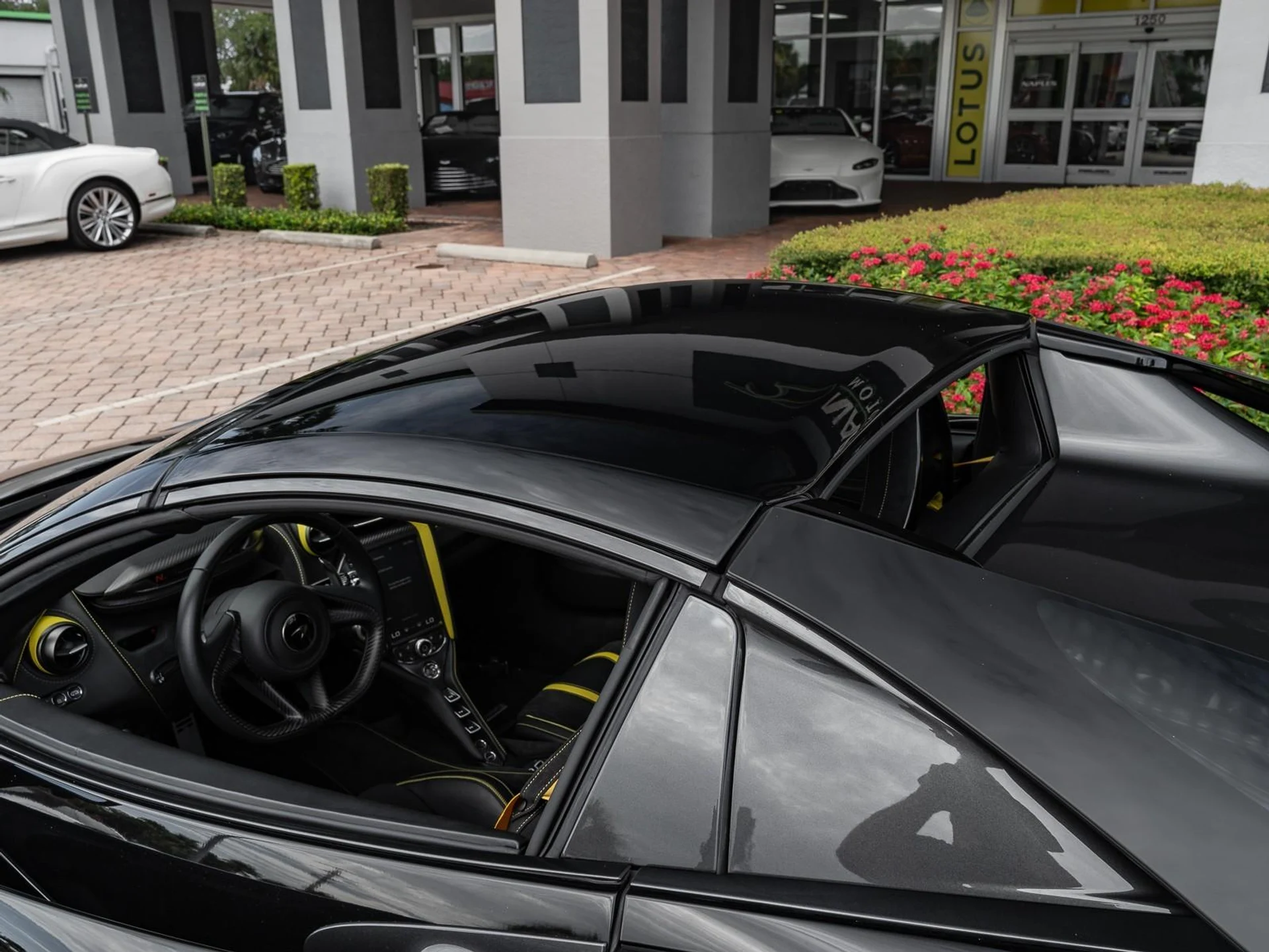 mph040_2959447360_Used_2022_Mc_Laren_720_S_1756483733_08ebfa088a