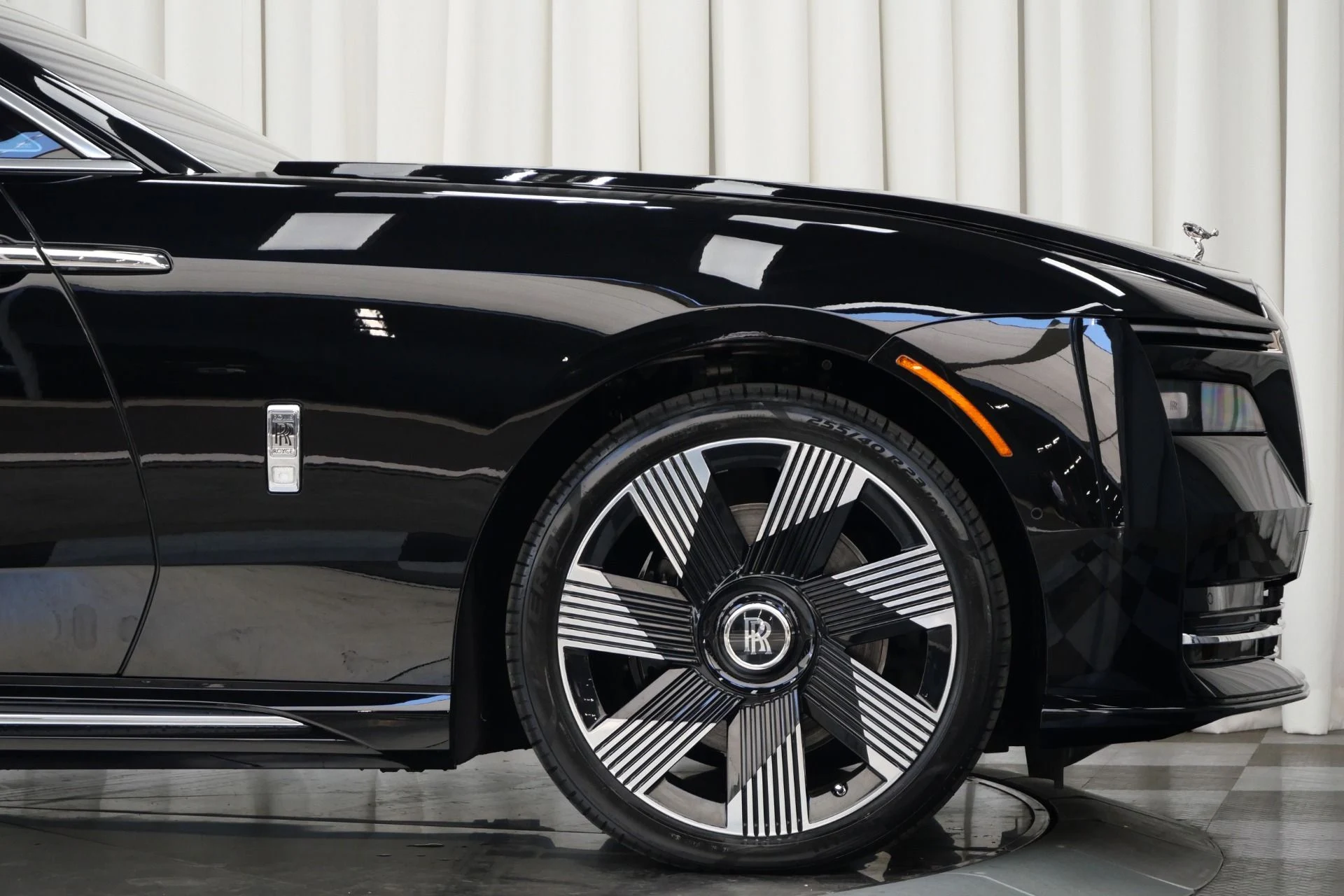 mph040_2966459213_Used_2025_Rolls_Royce_Spectre_1753114498_c660089b28