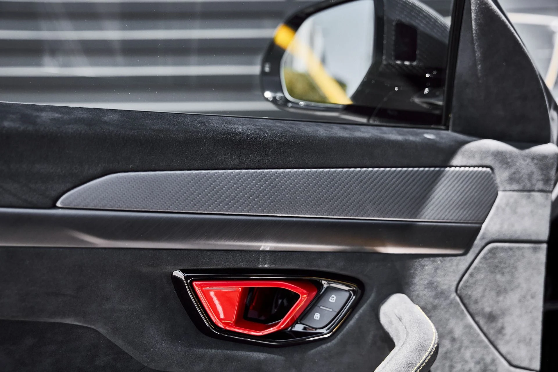 mph040_2980153240_Used_2024_Lamborghini_Urus_Performante_1778117015_8ccd53a968