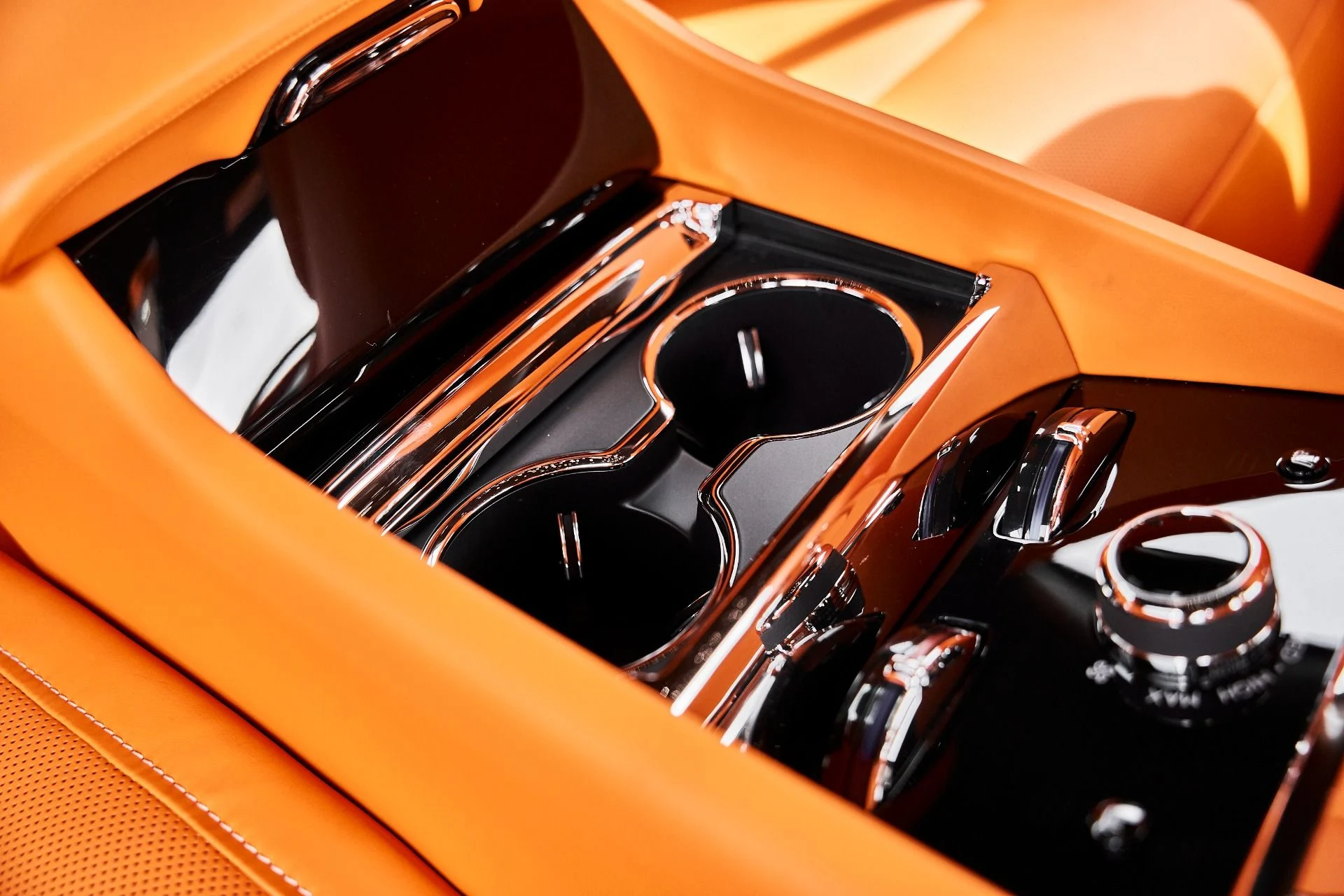 mph040_2985550942_Used_2025_Rolls_Royce_Spectre_Base_1775928275_8453b4fcc5