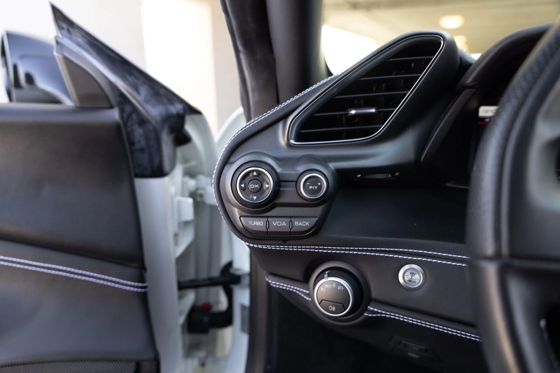 mph040_2988659057_Used_2018_Ferrari_488_GTB_1778883236_5a569f3abd