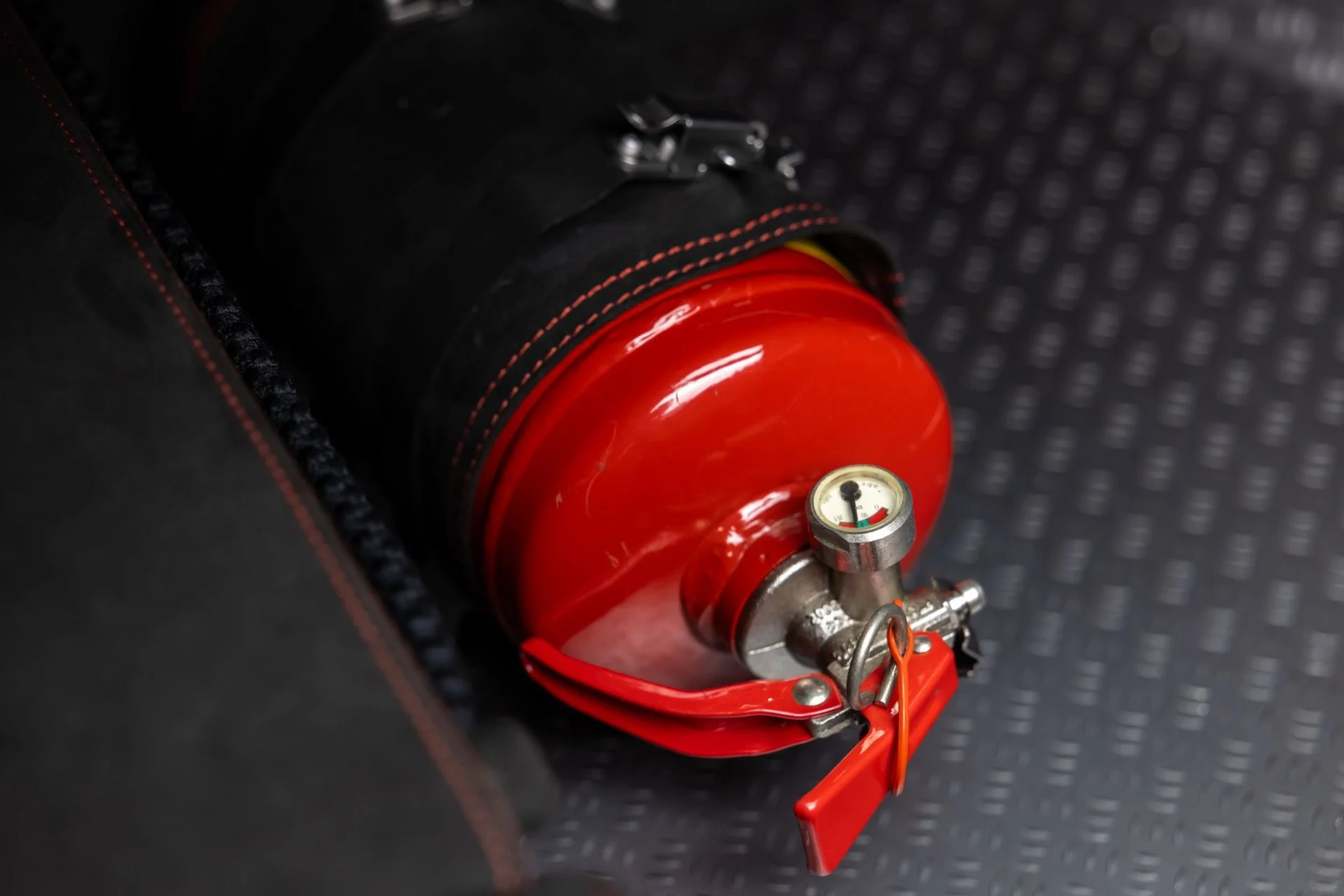 mph040_2995578413_13488_p41_l_2bfb672823