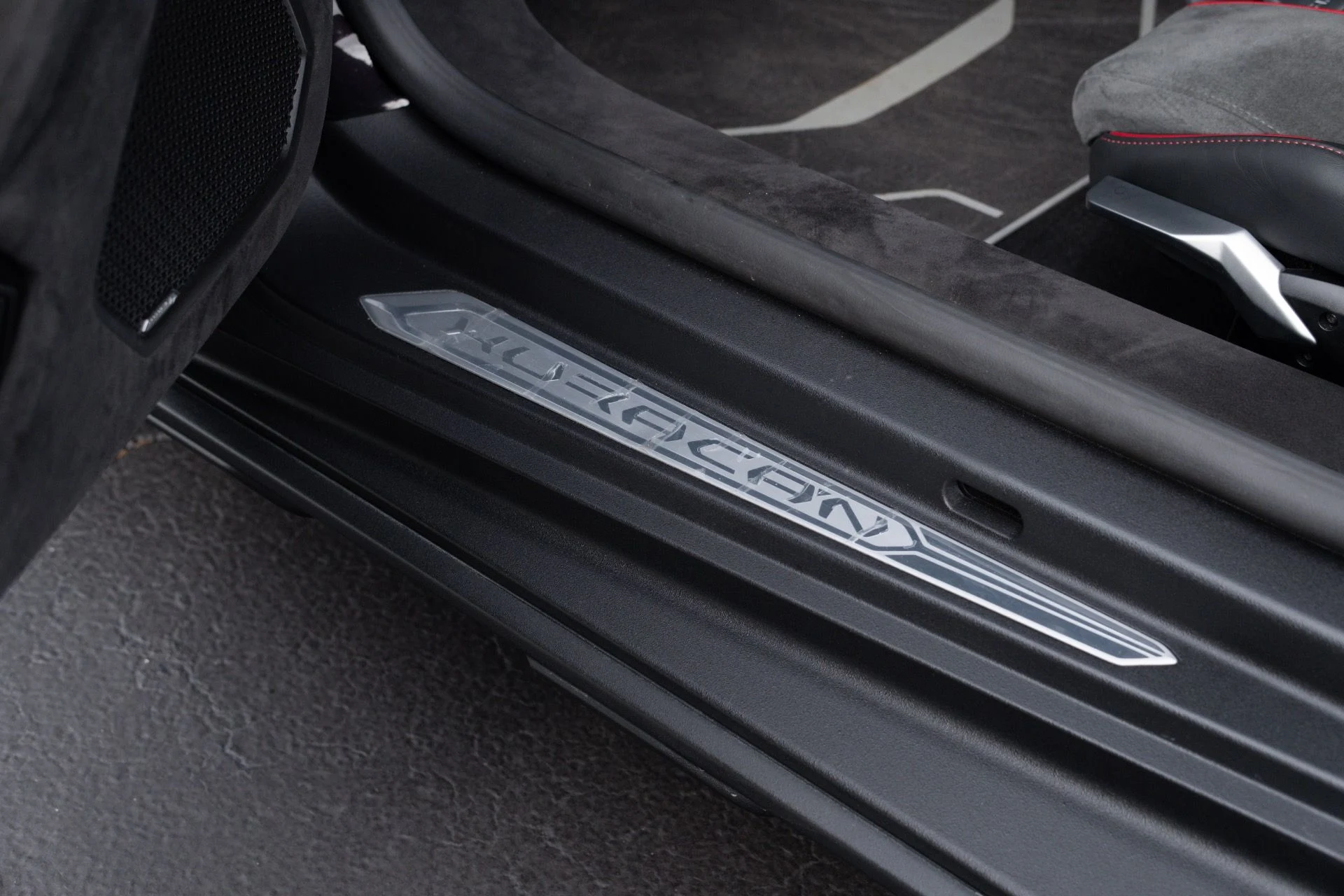 mph040_3006410958_Used_2024_Lamborghini_Huracan_Sterrato_1775279109_d19623484f