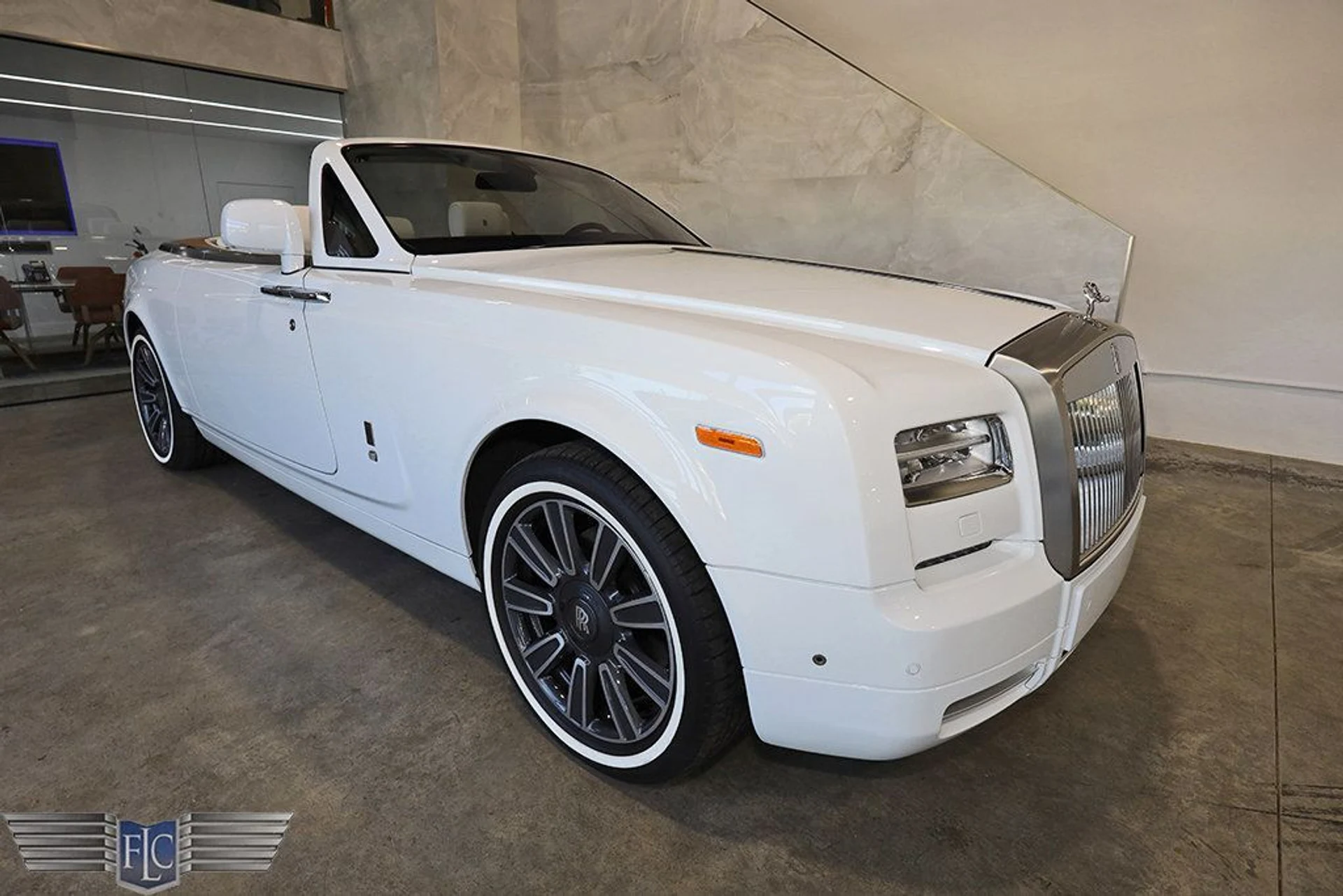 mph040_3006952335_used_2017_rolls_royce_phantom_drophead_covertiblefinaledition_9689_22834890_41_1024_d968e08c49