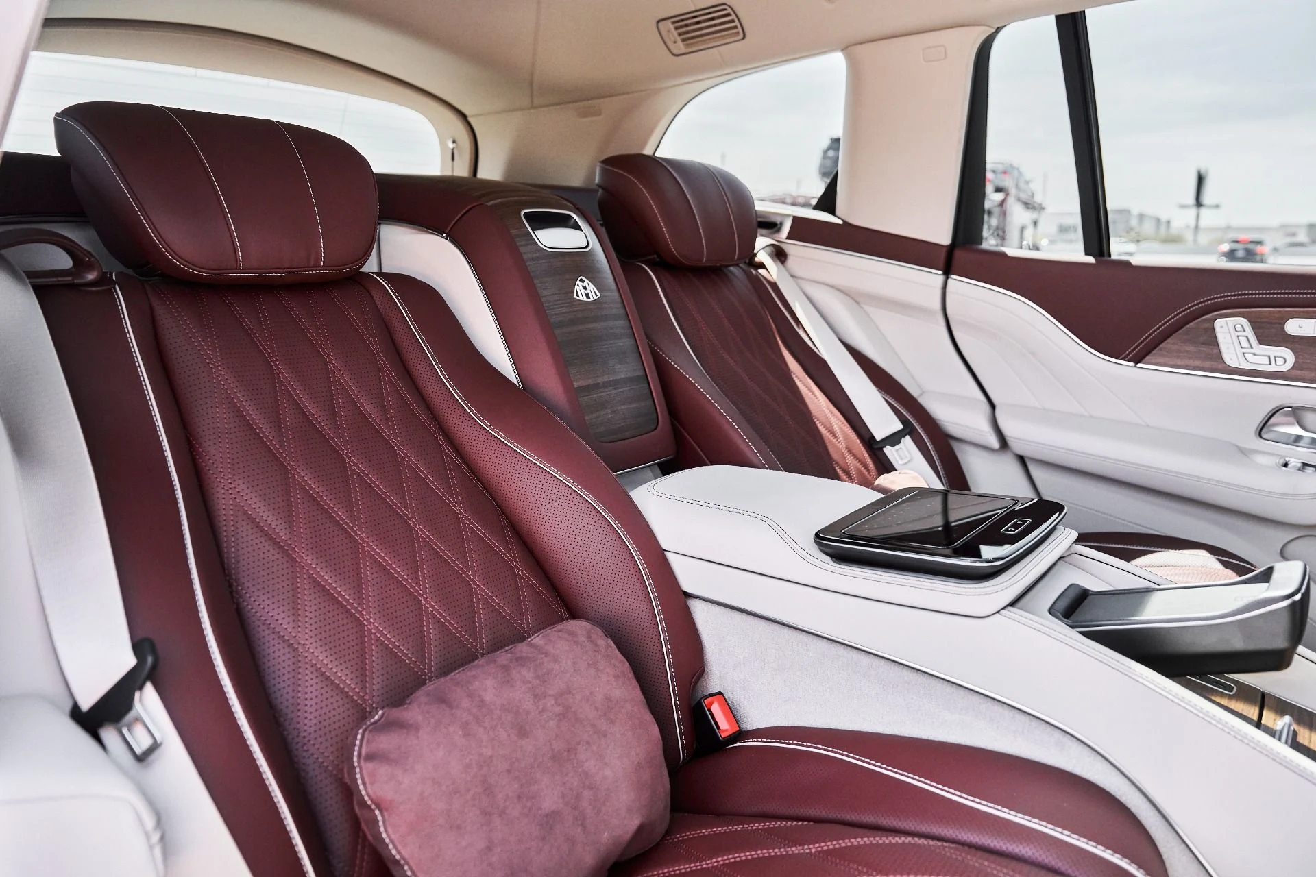 mph040_3007381850_Used_2026_Mercedes_Benz_GLS_Maybach_GLS_600_1776732792_854c7e5179