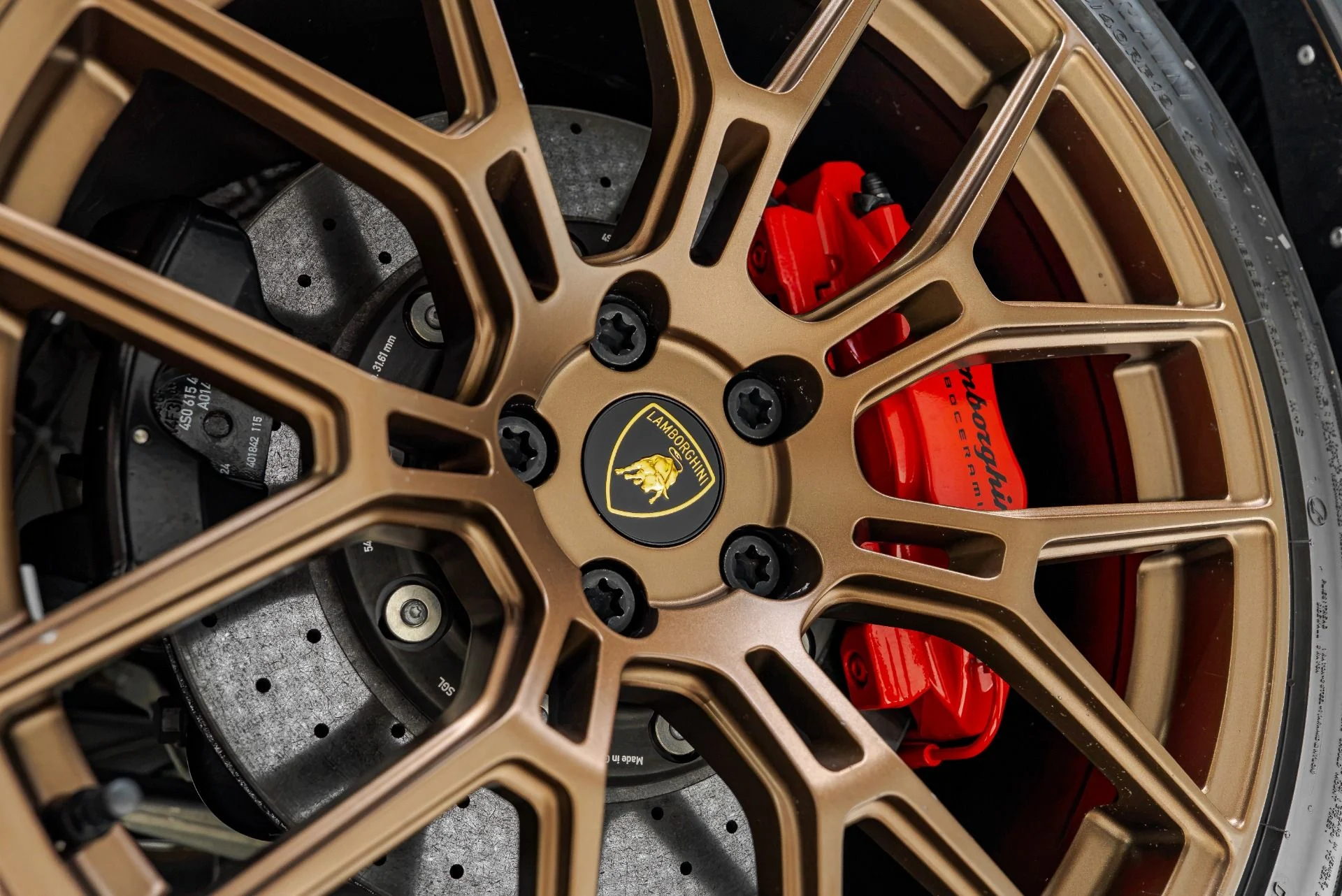mph040_3010298074_Used_2024_Lamborghini_Huracan_Sterrato_1786041522_0a9c073cd6