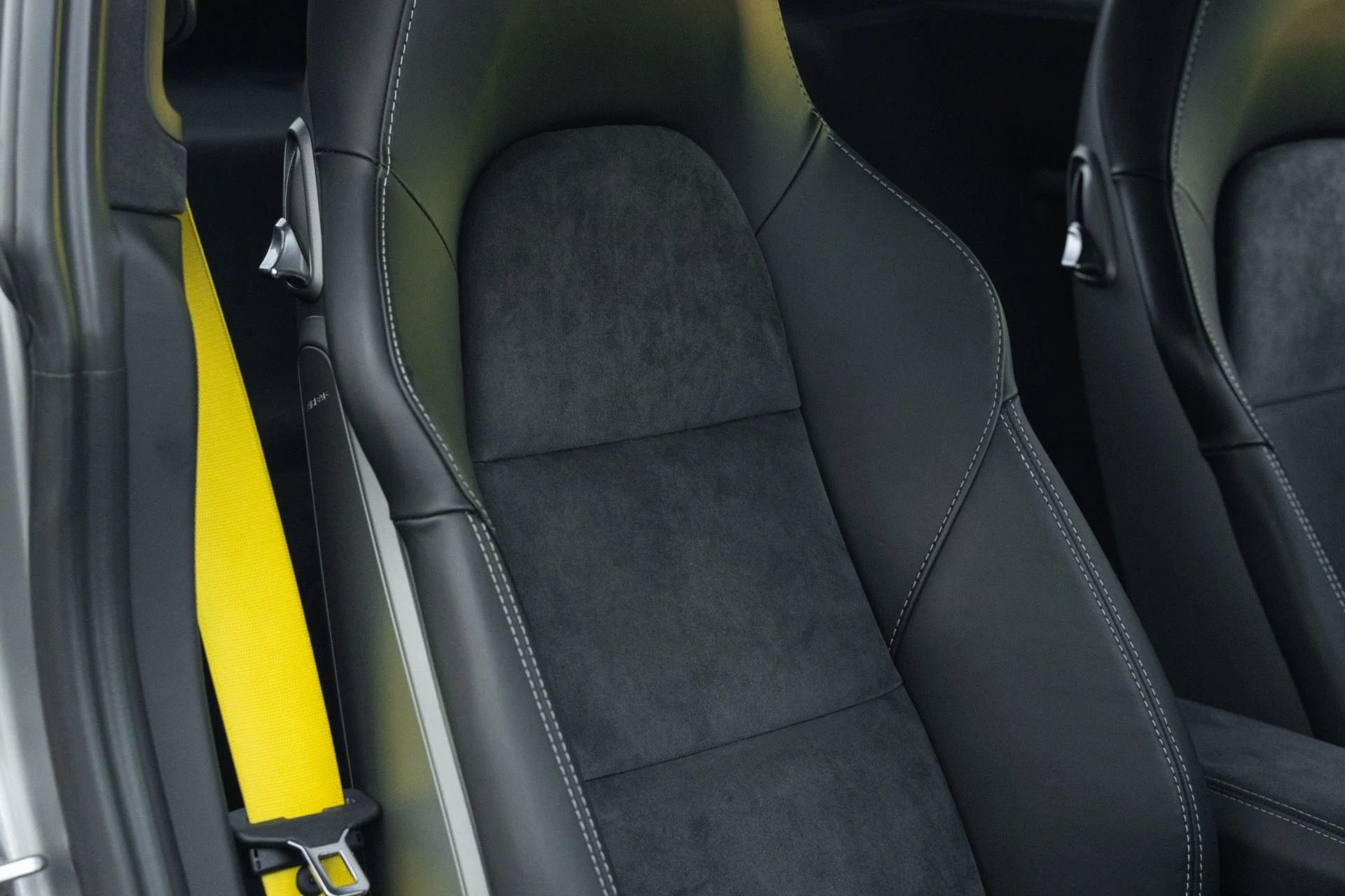 mph040_3013695848_Used_2018_Porsche_911_GT_3_1761946041_c7dbfe7fd9