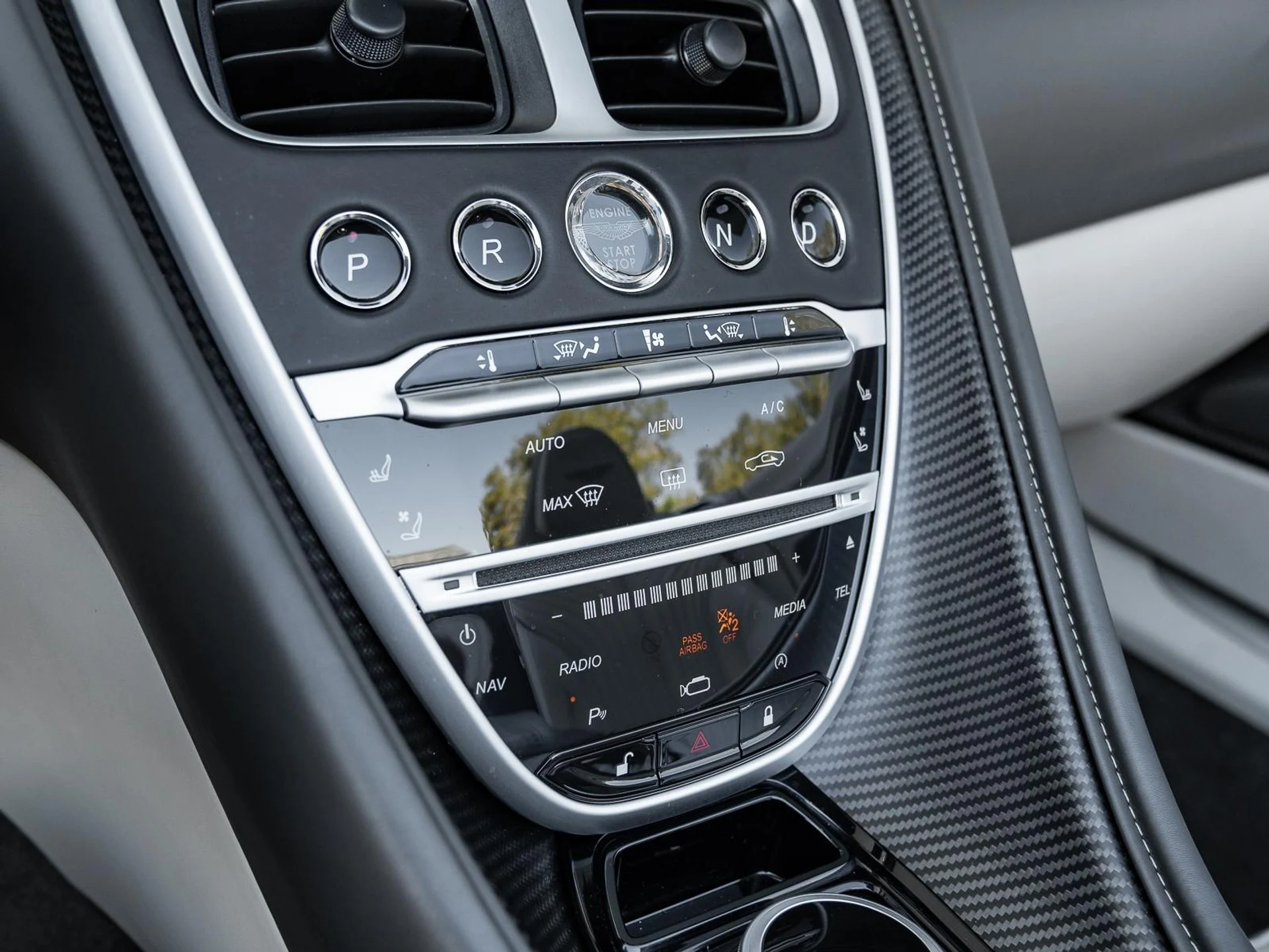 mph040_3014216906_Used_2022_Aston_Martin_DB_11_1767028116_b12bd9281e