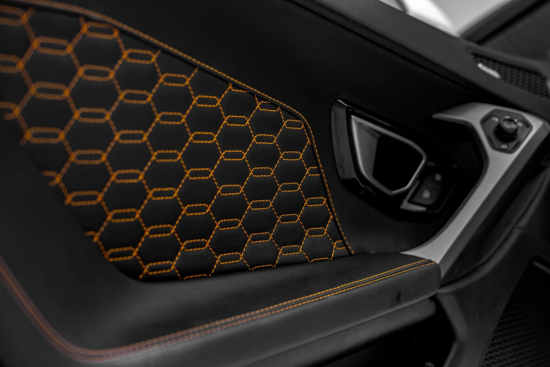 mph040_3022782339_Used_2017_Lamborghini_Huracan_LP_580_2_Spyder_1787204864_5e64dd05fb