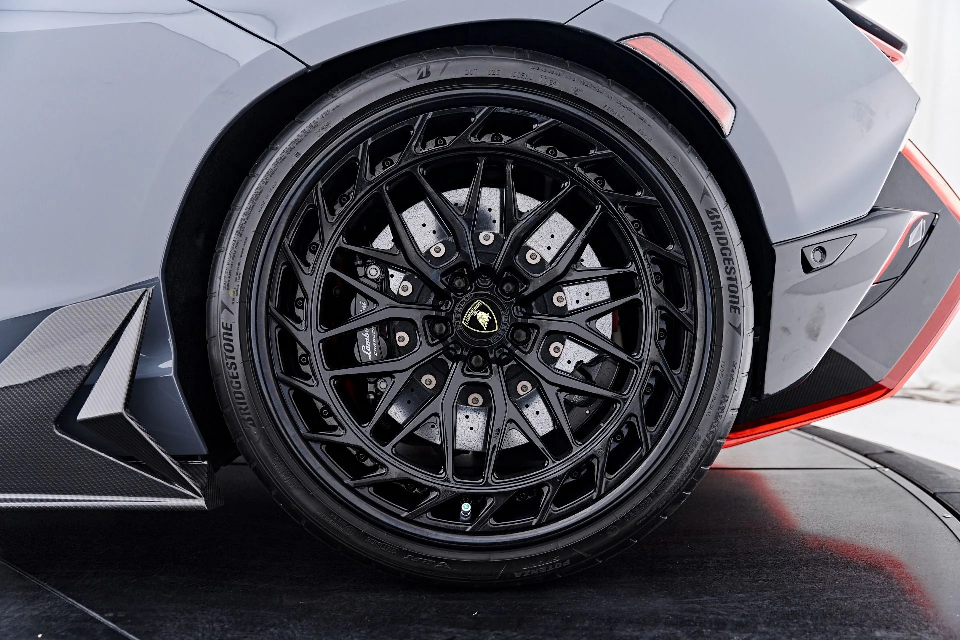 mph040_3024883584_Used_2024_Lamborghini_Revuelto_Base_1789623432_64ed8d5081