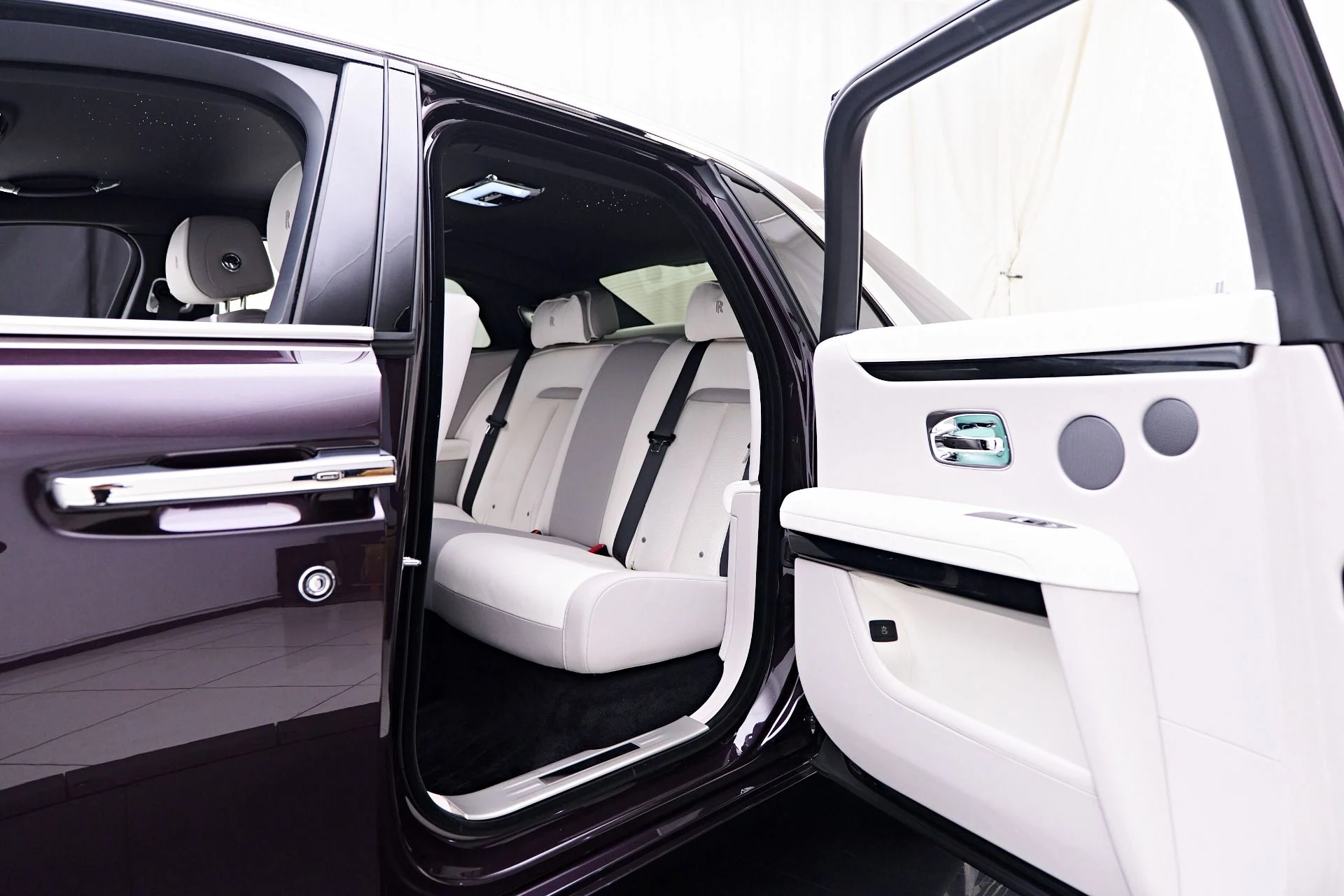 mph040_3025380687_Used_2024_Rolls_Royce_Ghost_Base_1752169894_793e4532cb