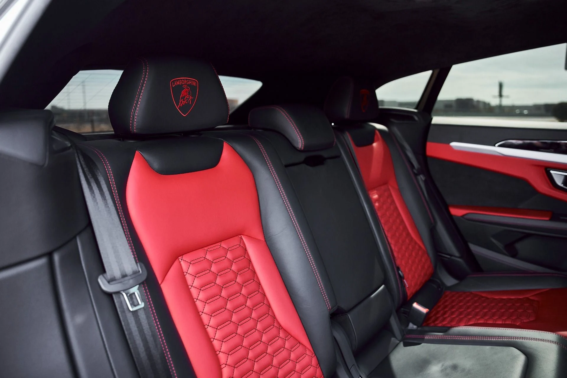 mph040_3025510604_Used_2021_Lamborghini_Urus_1771987861_b06cef3071