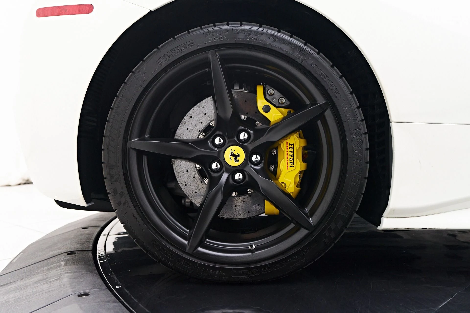 mph040_3029481642_Used_2019_Ferrari_488_Spider_Base_1748546084_c09d25e719