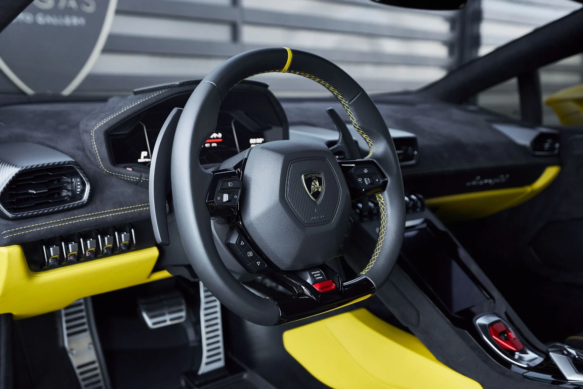 mph040_3041700175_Used_2023_Lamborghini_Huracan_Tecnica_Base_1765333532_b734ed54d5