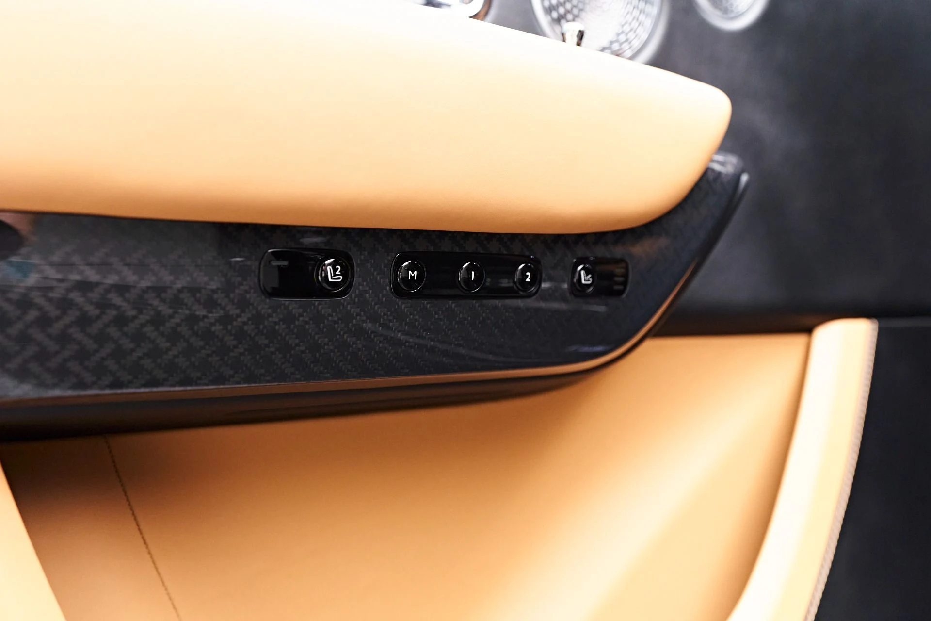 mph040_3043378325_Used_2022_Rolls_Royce_Cullinan_Base_1679686724_c951fb11fb