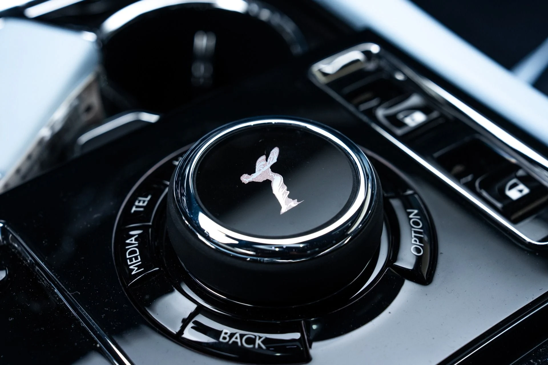 mph040_3054364888_Used_2024_Rolls_Royce_Spectre_1775065023_a74e1630cd