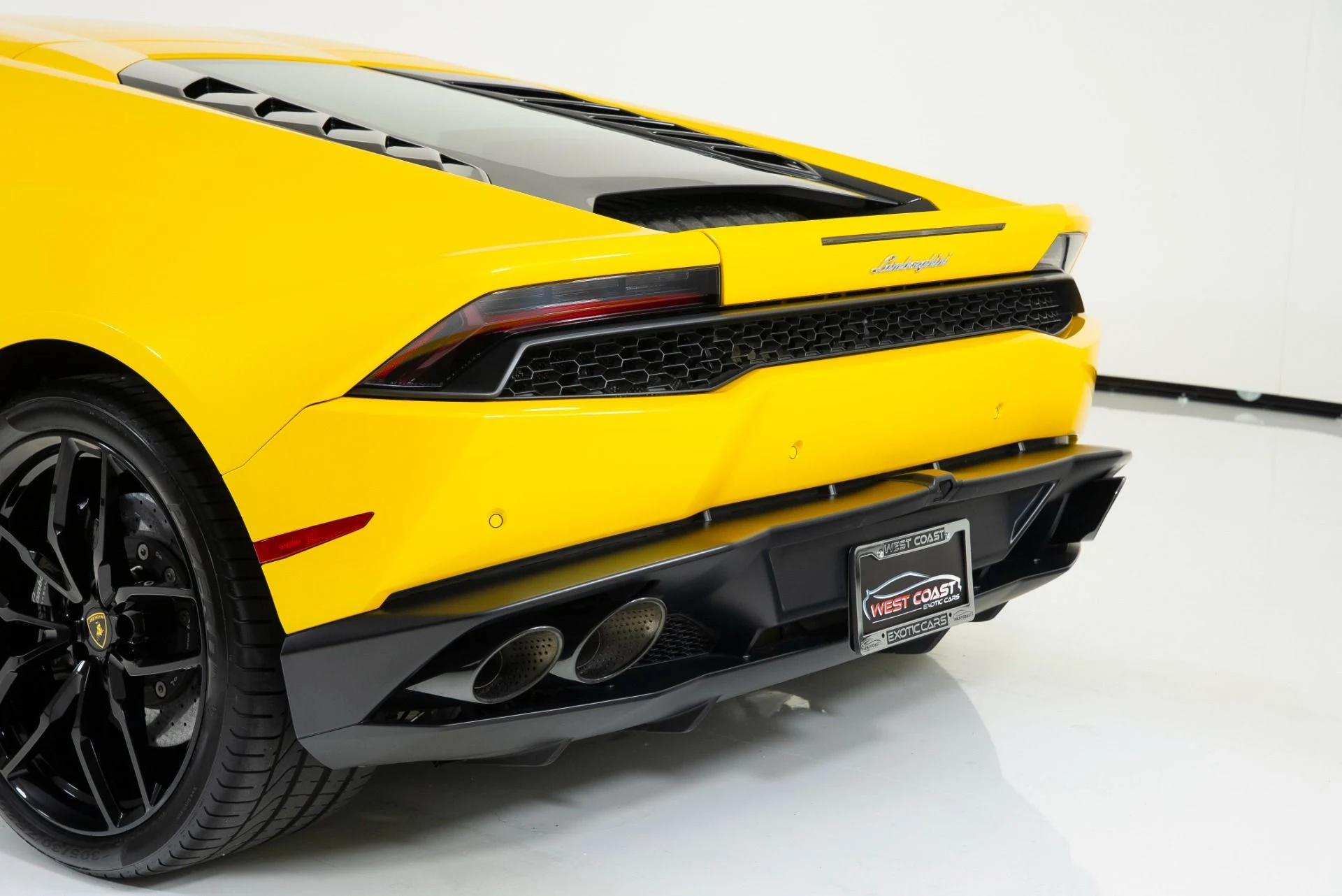 mph040_3055519401_Used_2016_Lamborghini_Huracan_LP_610_4_1747873282_c7b6247b9d
