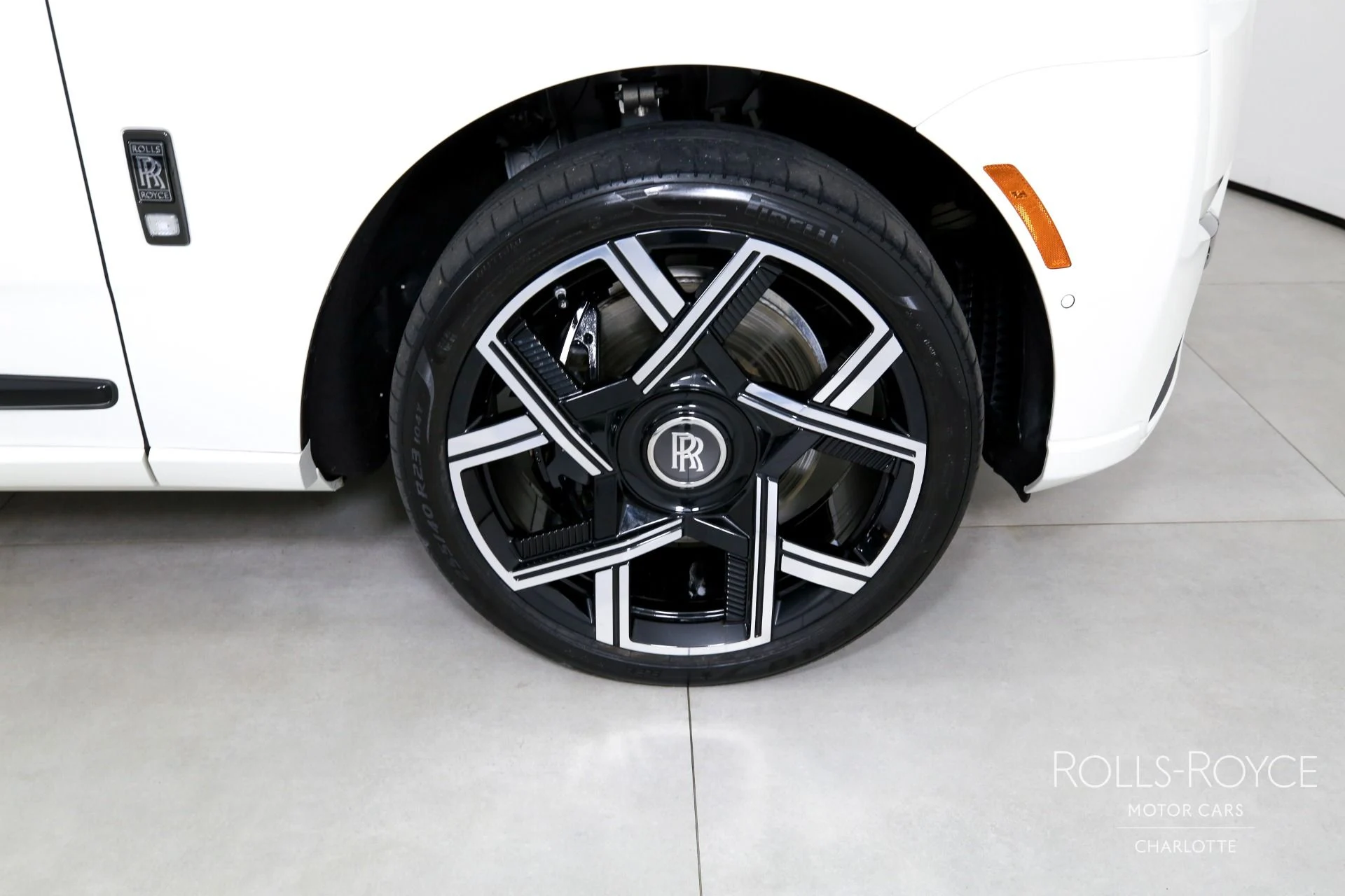 mph040_3060184301_Used_2025_Rolls_Royce_Black_Badge_Cullinan_1773240661_ad5b3c08a2