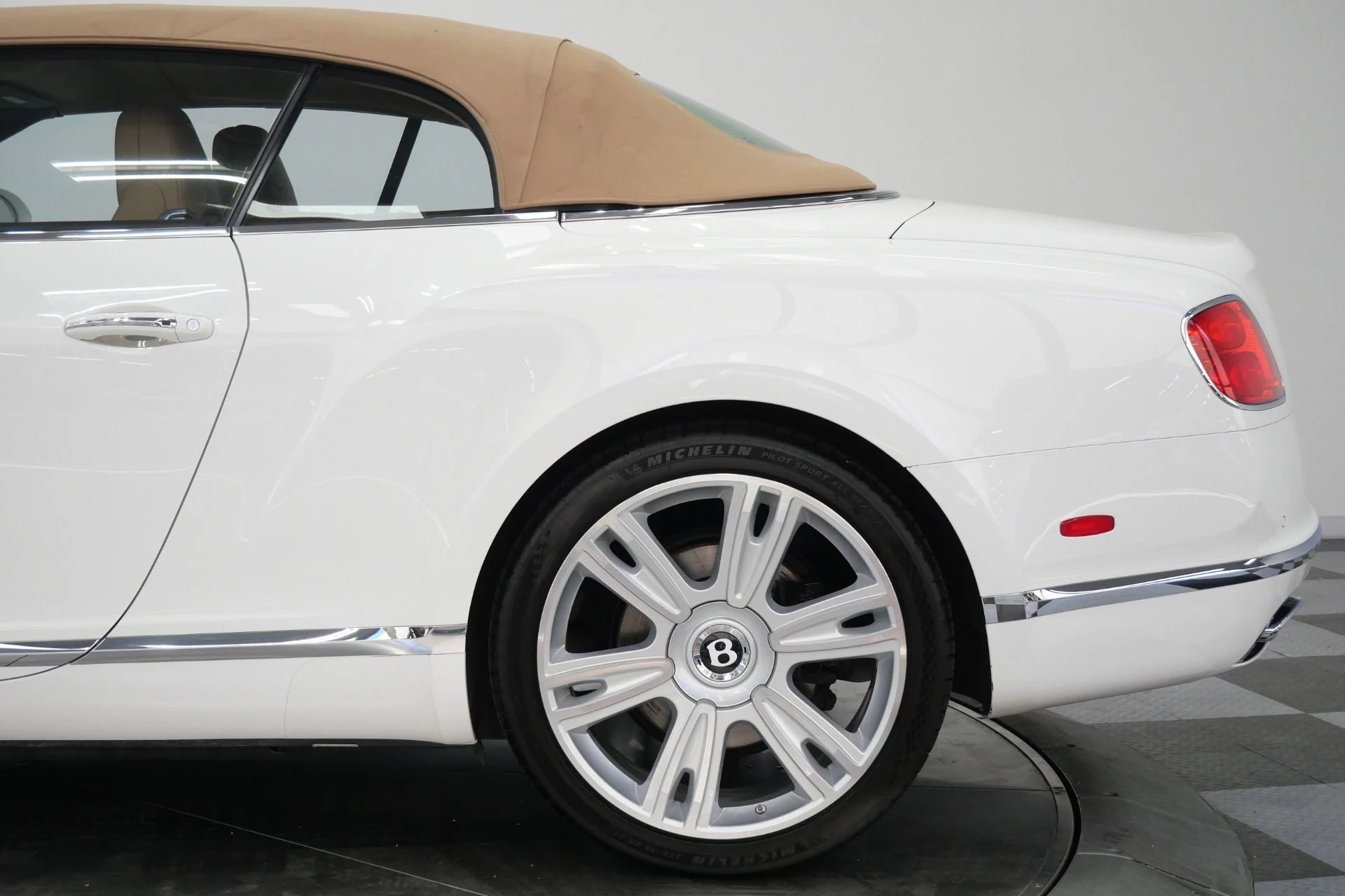 mph040_3064189034_Used_2018_Bentley_Continental_GTC_W12_Extended_Burl_Veneers_Low_Miles_1781289953_8078c53135